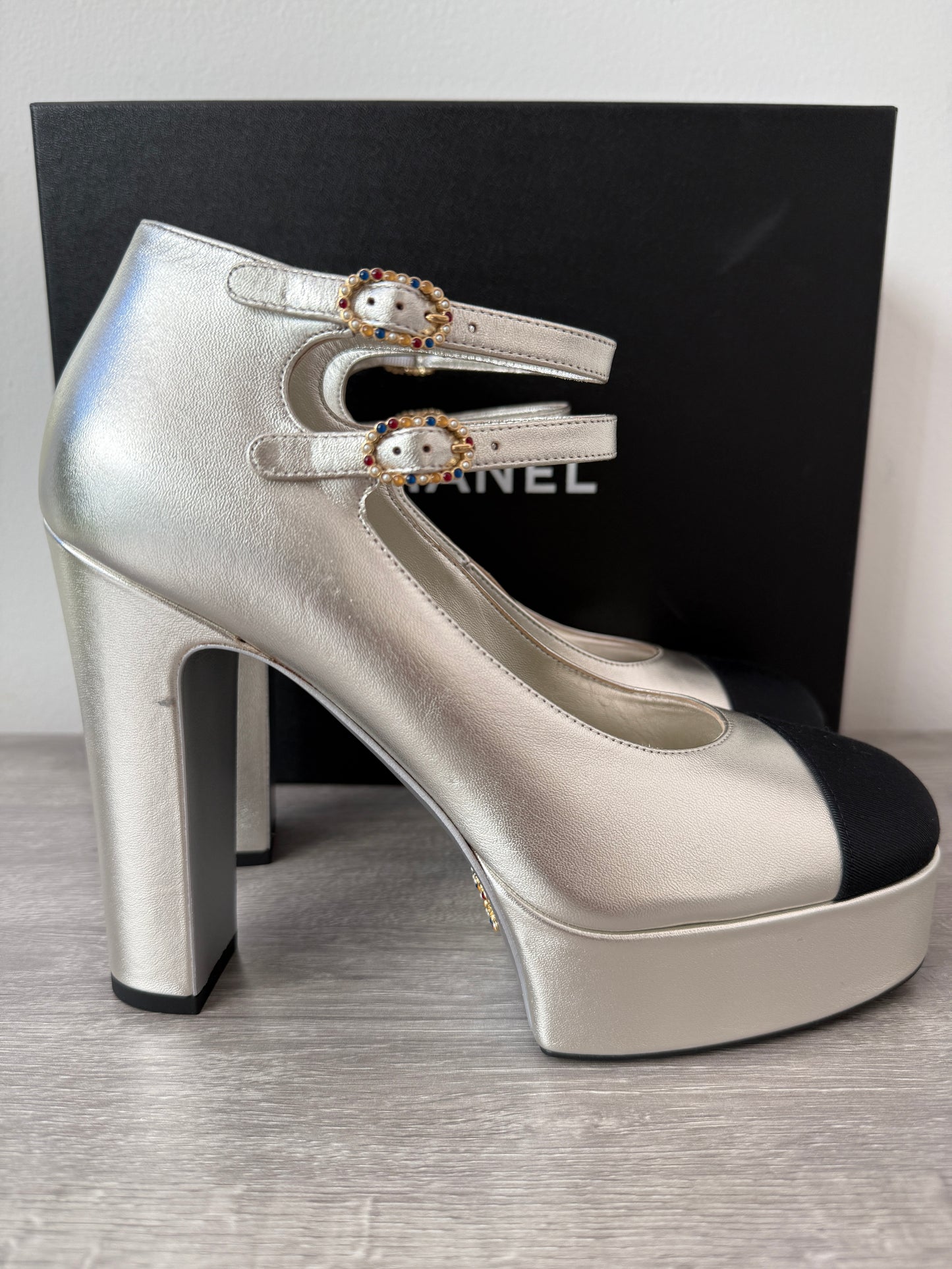 2025 CHANEL BLACK CC LOGO CAPTOE SILVER LEATHER MARYJANE HEELS PLATFORM PUPMS