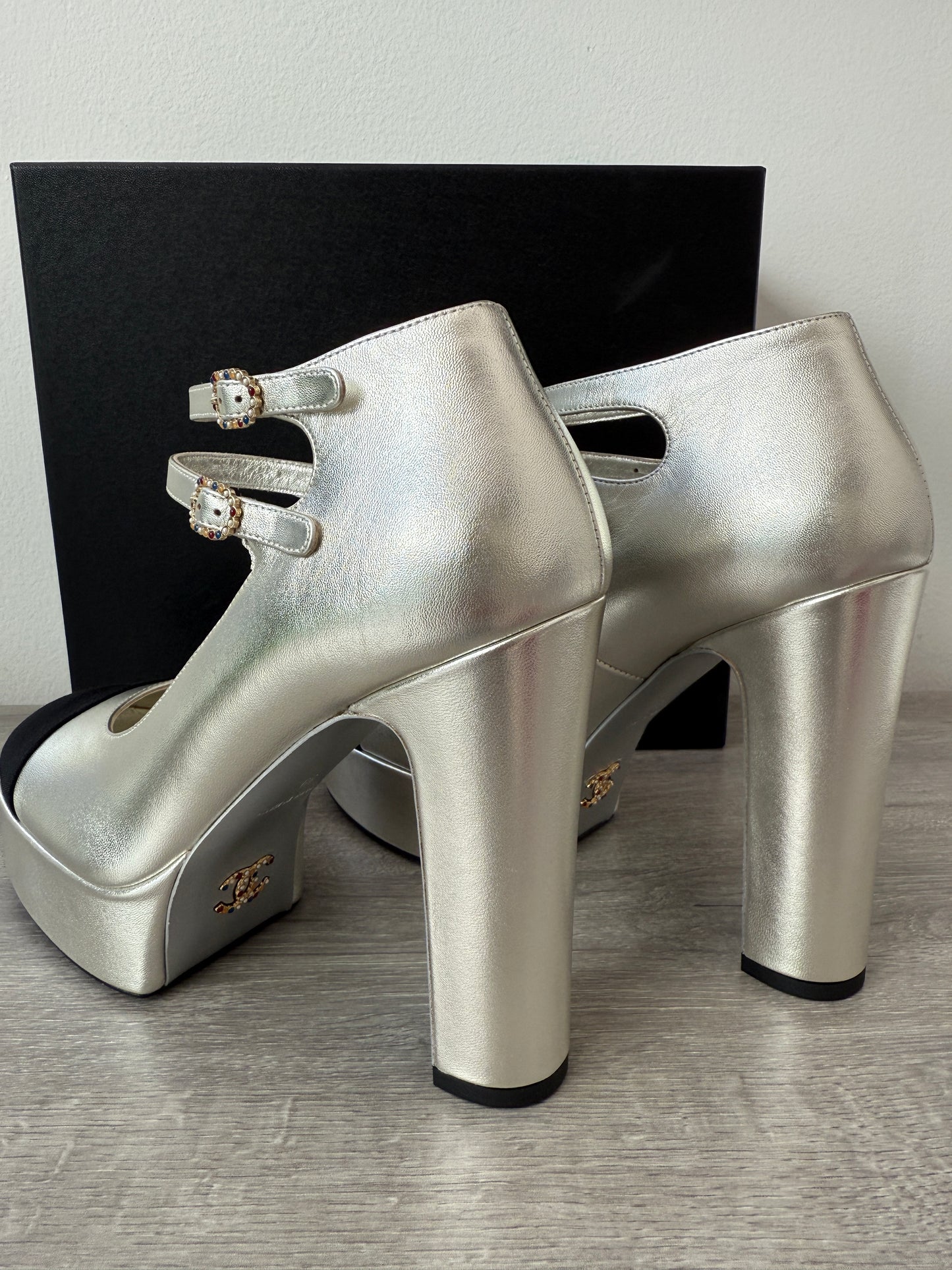 2025 CHANEL BLACK CC LOGO CAPTOE SILVER LEATHER MARYJANE HEELS PLATFORM PUPMS