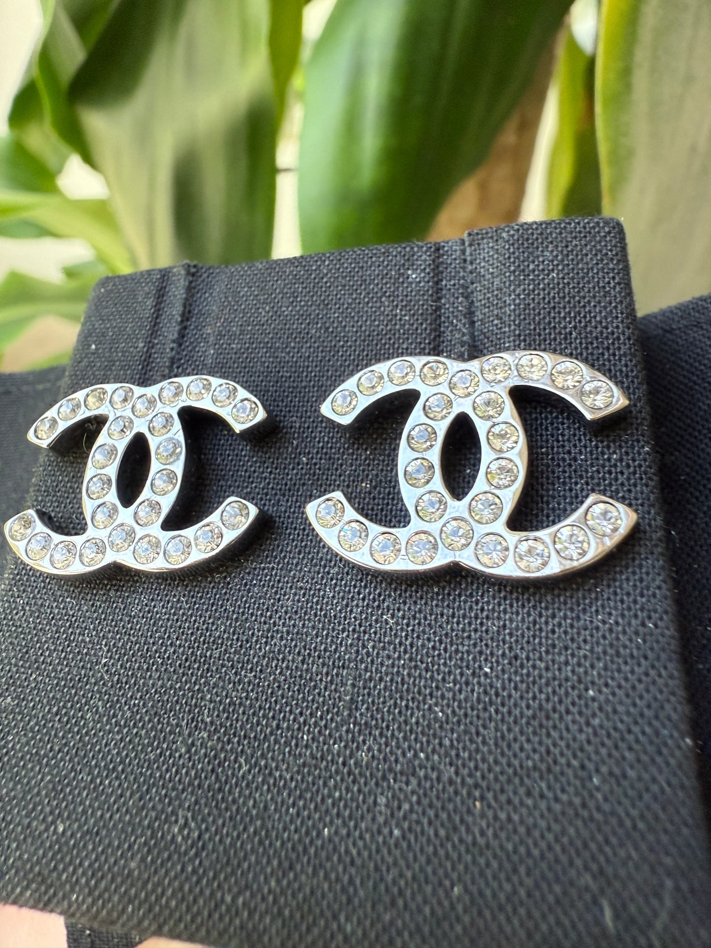 2017K CHANEL CLASSIC DARK SILVER RUTHENIUM GUNMETAL CC LOGO EARRINGS WHITE CRYSTALS STUDS