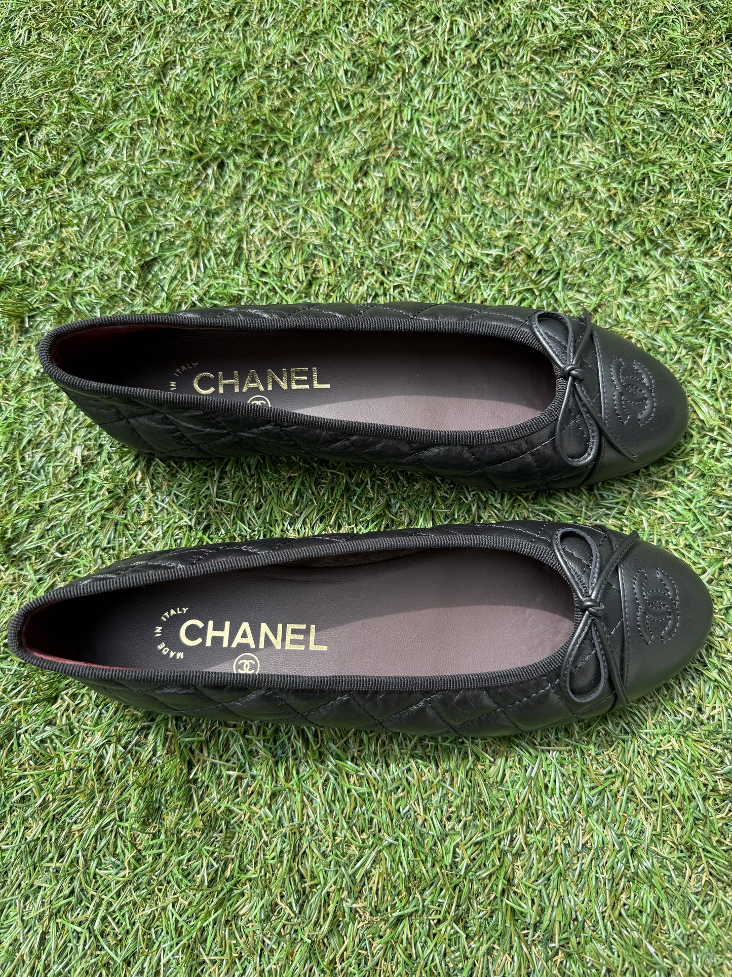 CHANEL CC LOGO BLACK QUILTED LEATHER BALLET BALLERINA FLATS SHOES CAP TOE