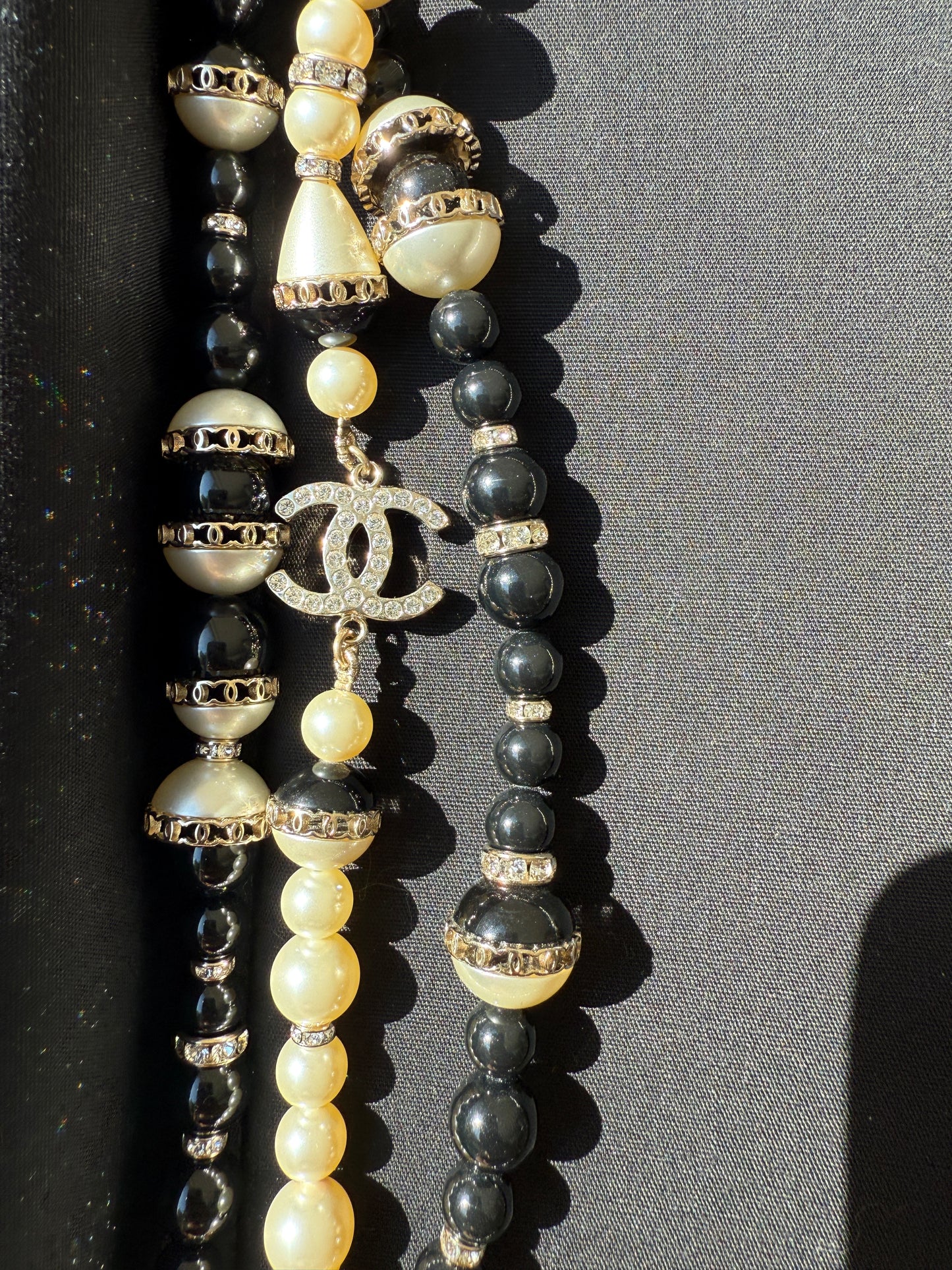 CHANEL 2021A GOLD TONE CC LOGO WHITE/BLACK PEARLS CRYSTAL BALLS TRIPLE LONG NECKLACE