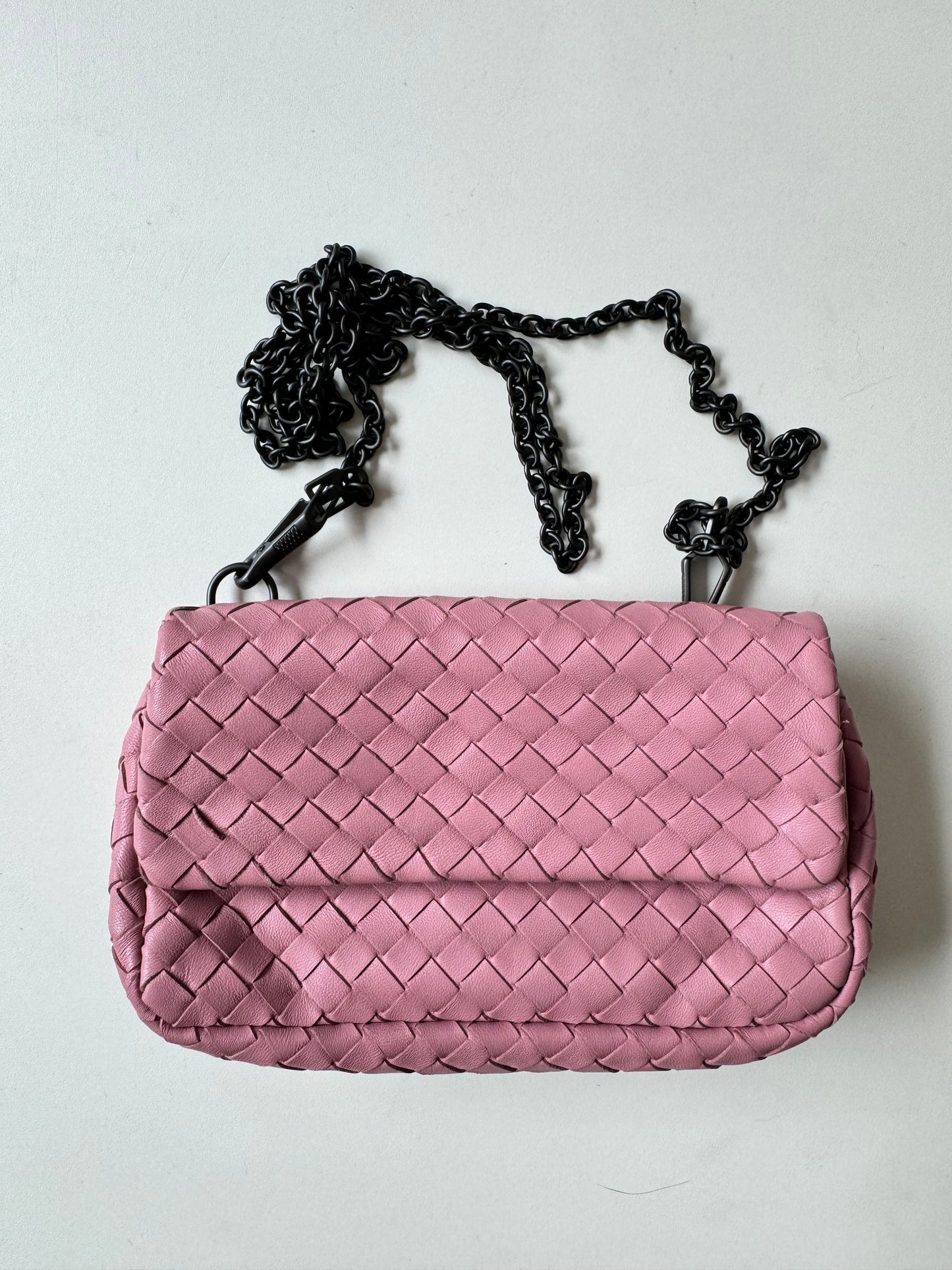 BOTTEGA VENETA INTRECCIATO MINI LEATHER CROSS-BODY BAG IN DUSTY PINK PRE-OWNED