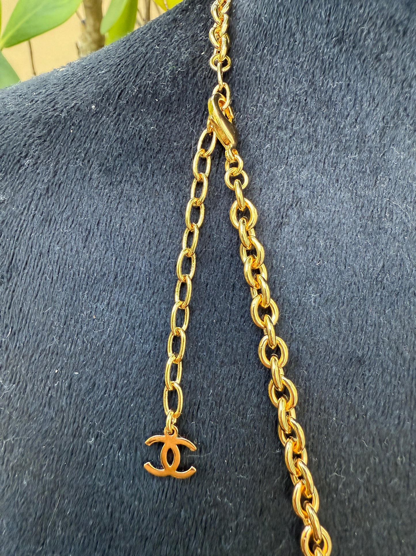 CHANEL 22A GOLD TONE LARGE CC LOGO PENDANT LION PEARL DROP CHARM CHAIN NECKLACE RUNWAY