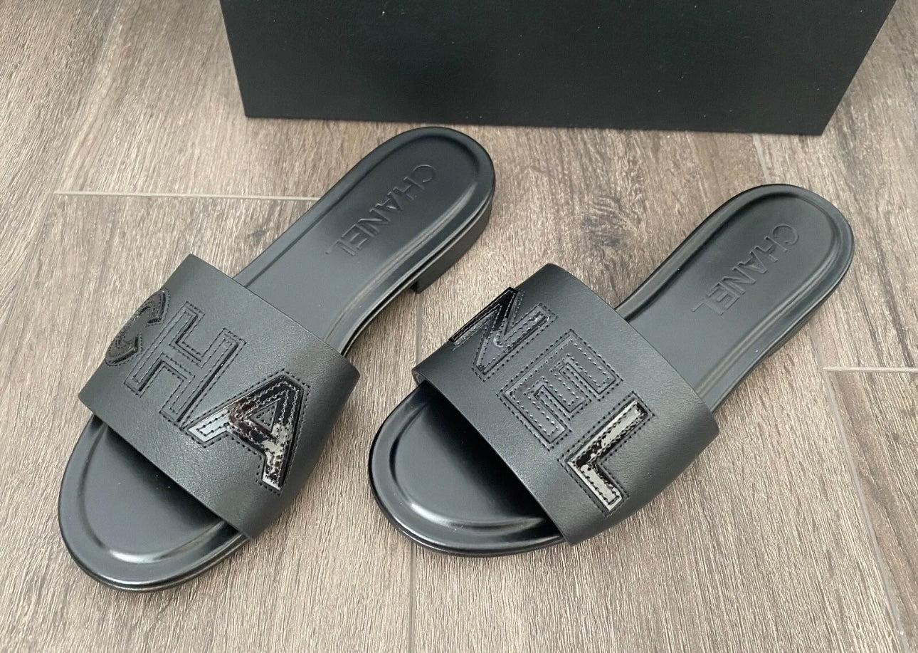 2023 CHANEL CHA NEL LOGO BLACK LEATHER FLAT SHOES SLIDES MULES