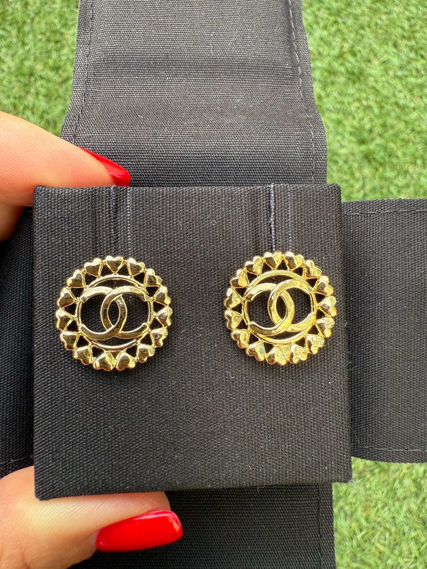 2023P CHANEL GOLD TONE CC LOGO ROUND TINY HEARTS HEART DESIGN STUD EARRINGS