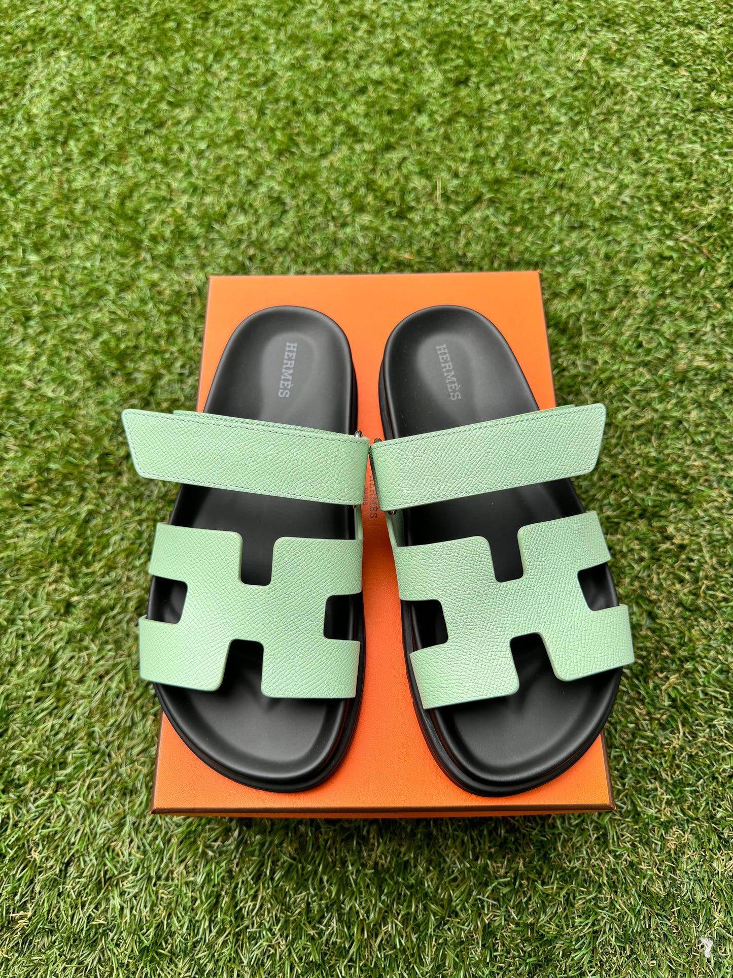 HERMES H CHYPRE GREEN VERT JADE EPSOM LEATHER SANDALS SHOES FLAT SLIDES