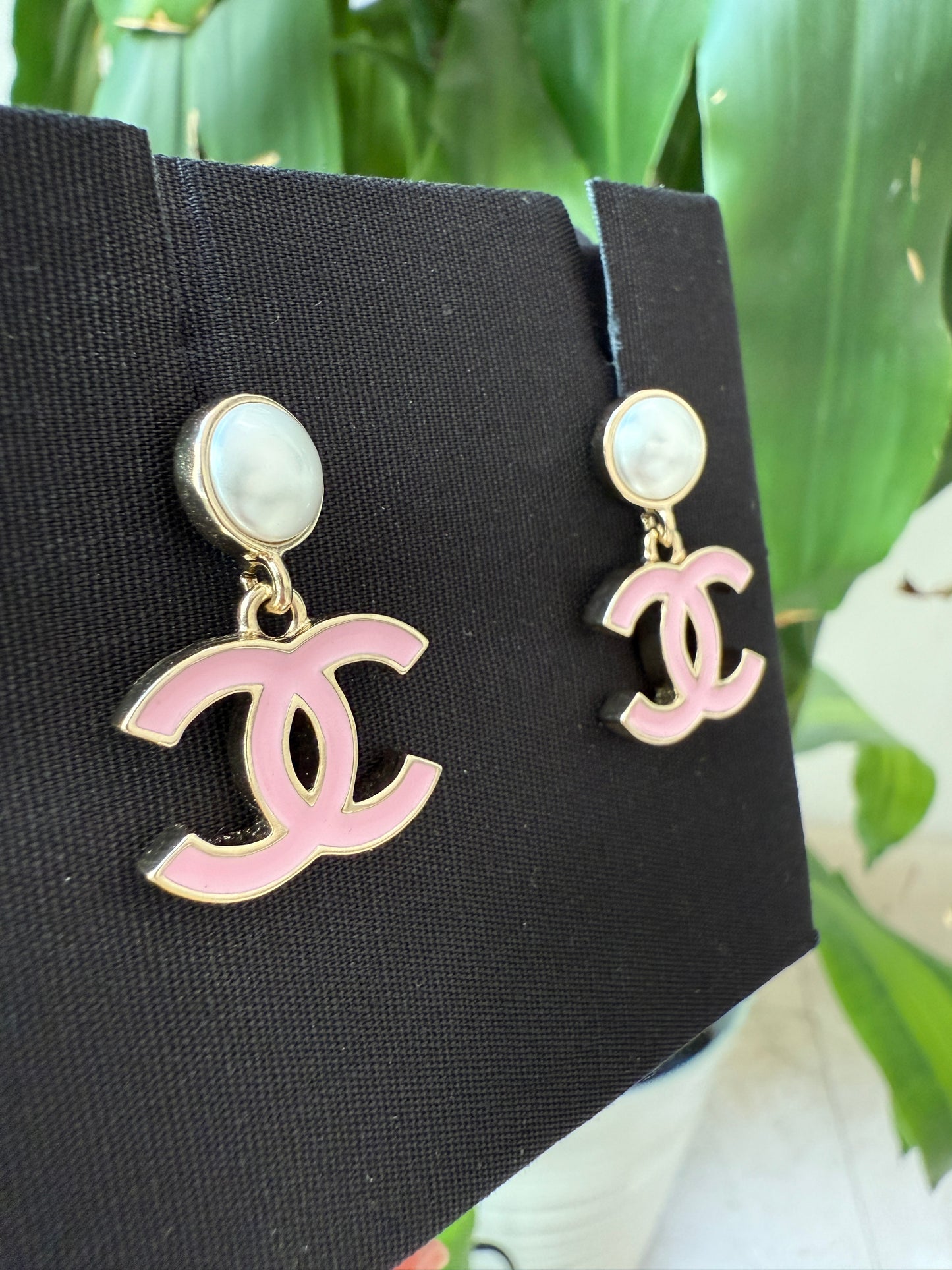 Chanel 25P CC Logo Pink Metal Resin Gold Tone Stud Pearl Pendant Earrings Small