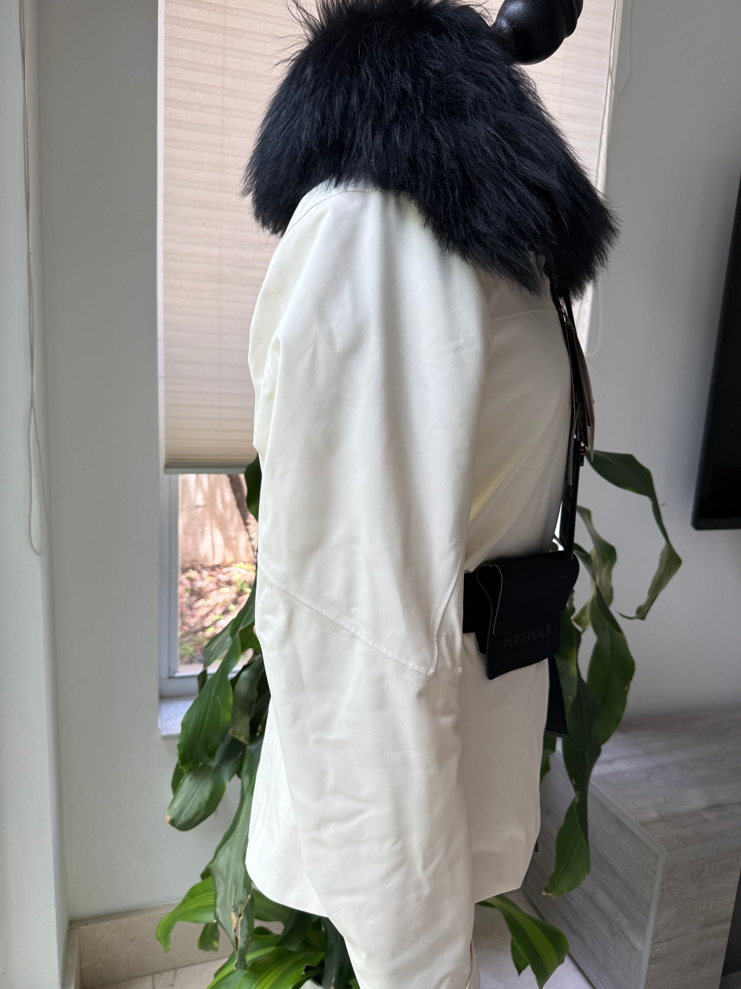 Moncler Grenoble Vizelle Off-White Ivory Lamb Detachable Fur Down Puffer Apres Ski Jacket Black Belted