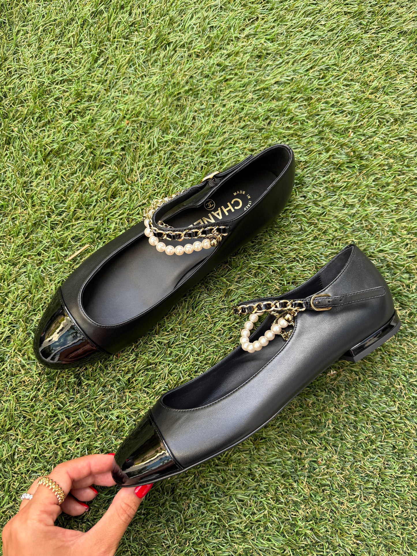 CHANEL CC LOGO BLACK LEATHER MARY-JANE BALLET FLAT SHOES PATENT CAP TOE PEARLS CHAIN ANKLE STRAP