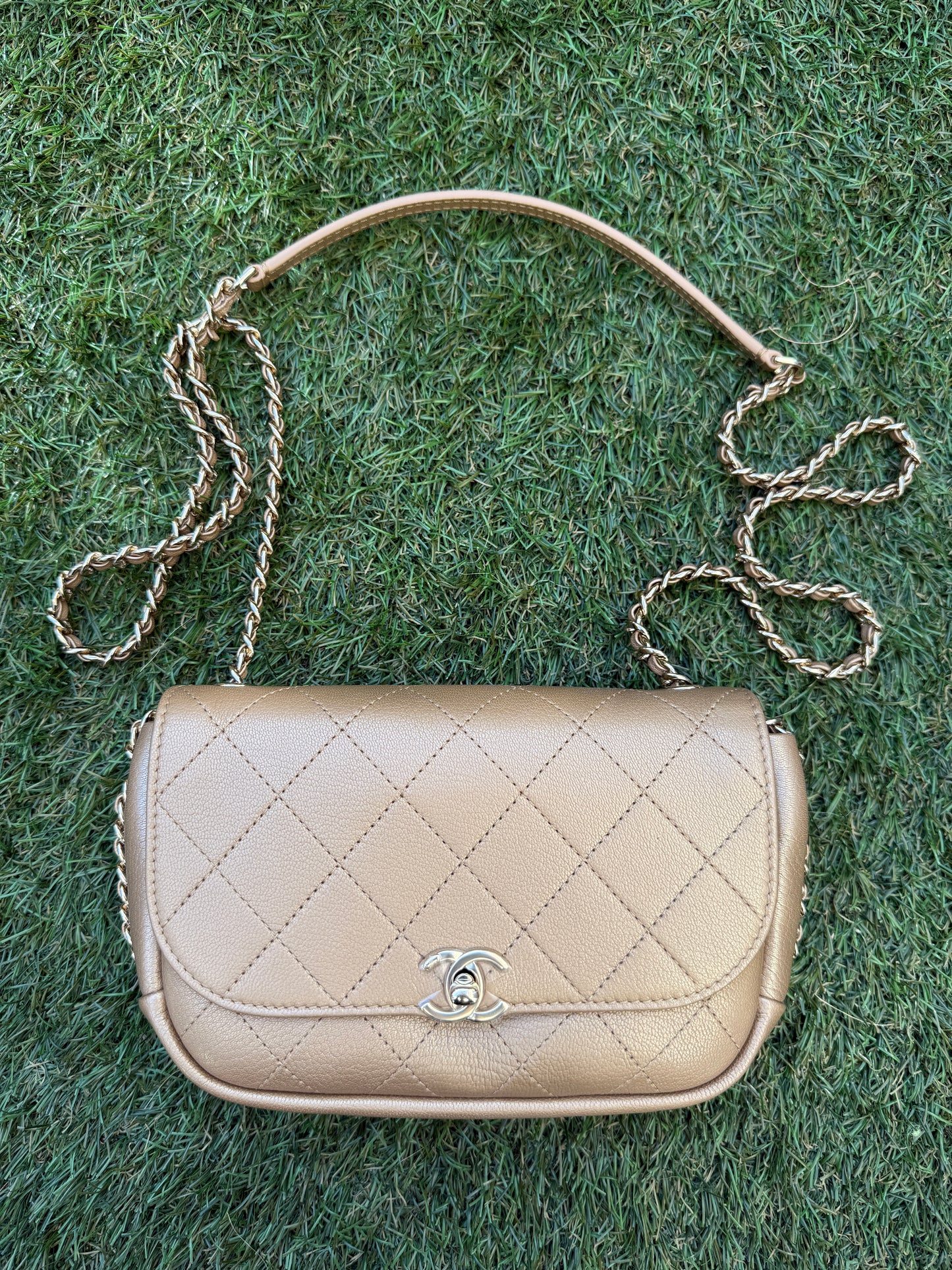 CHANEL GOLD IRIDESCENT GOATSKIN LEATHER CROSSBODY MESSENGER MINI FLAP BAG GHW