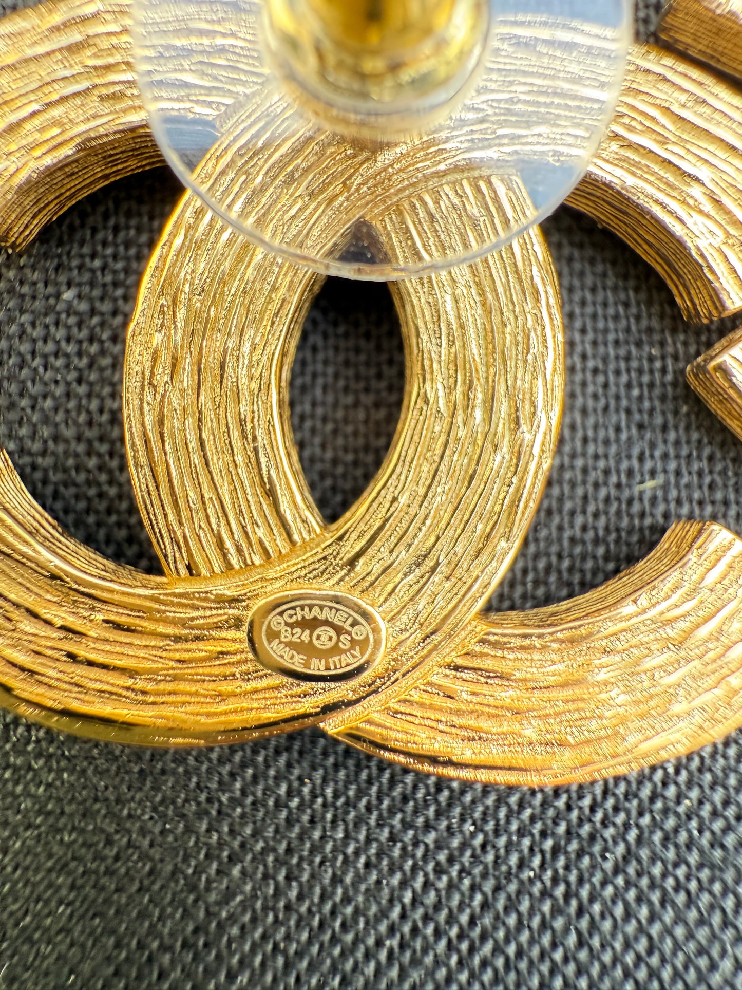 CHANEL 24S BRUSHED DORE GOLD TONE CC LOGO BAGUETTE CRYSTALS STUDS EARRINGS