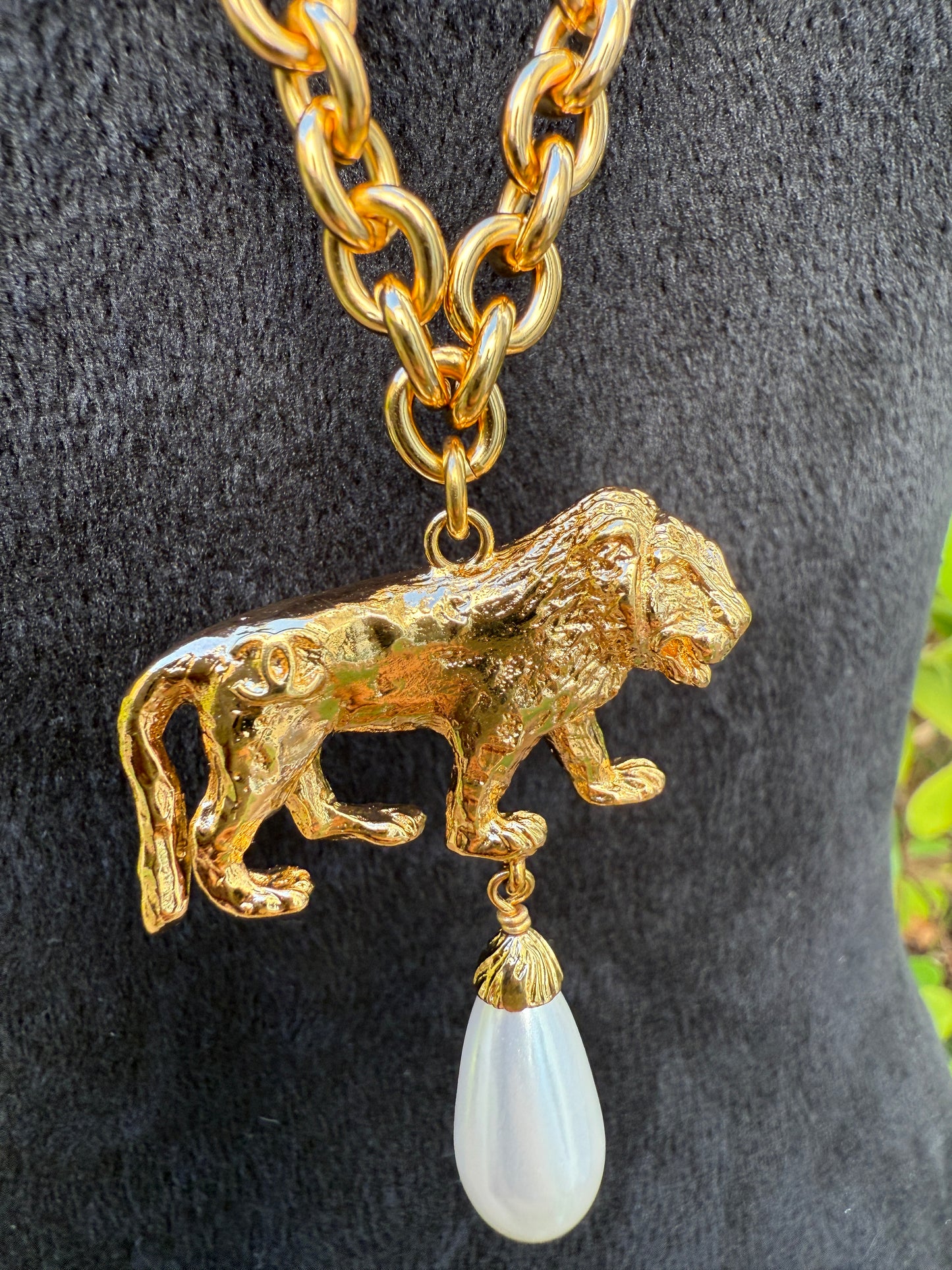 CHANEL 22A GOLD TONE LARGE CC LOGO PENDANT LION PEARL DROP CHARM CHAIN NECKLACE RUNWAY