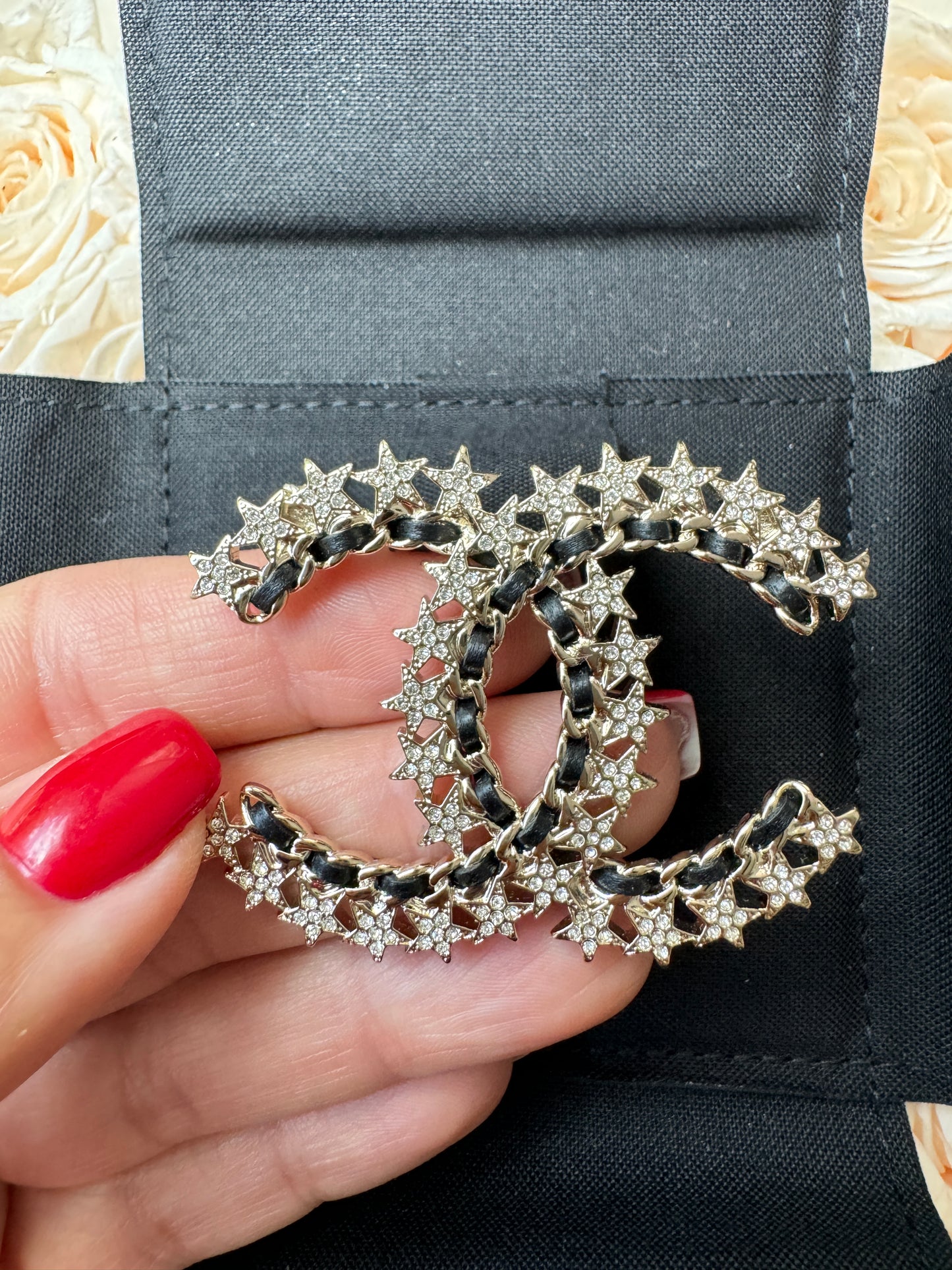 CHANEL 23C GOLD TONE LARGE CC LOGO CRYSTAL STARS LEATHER CHAIN LINK BROOCH PIN