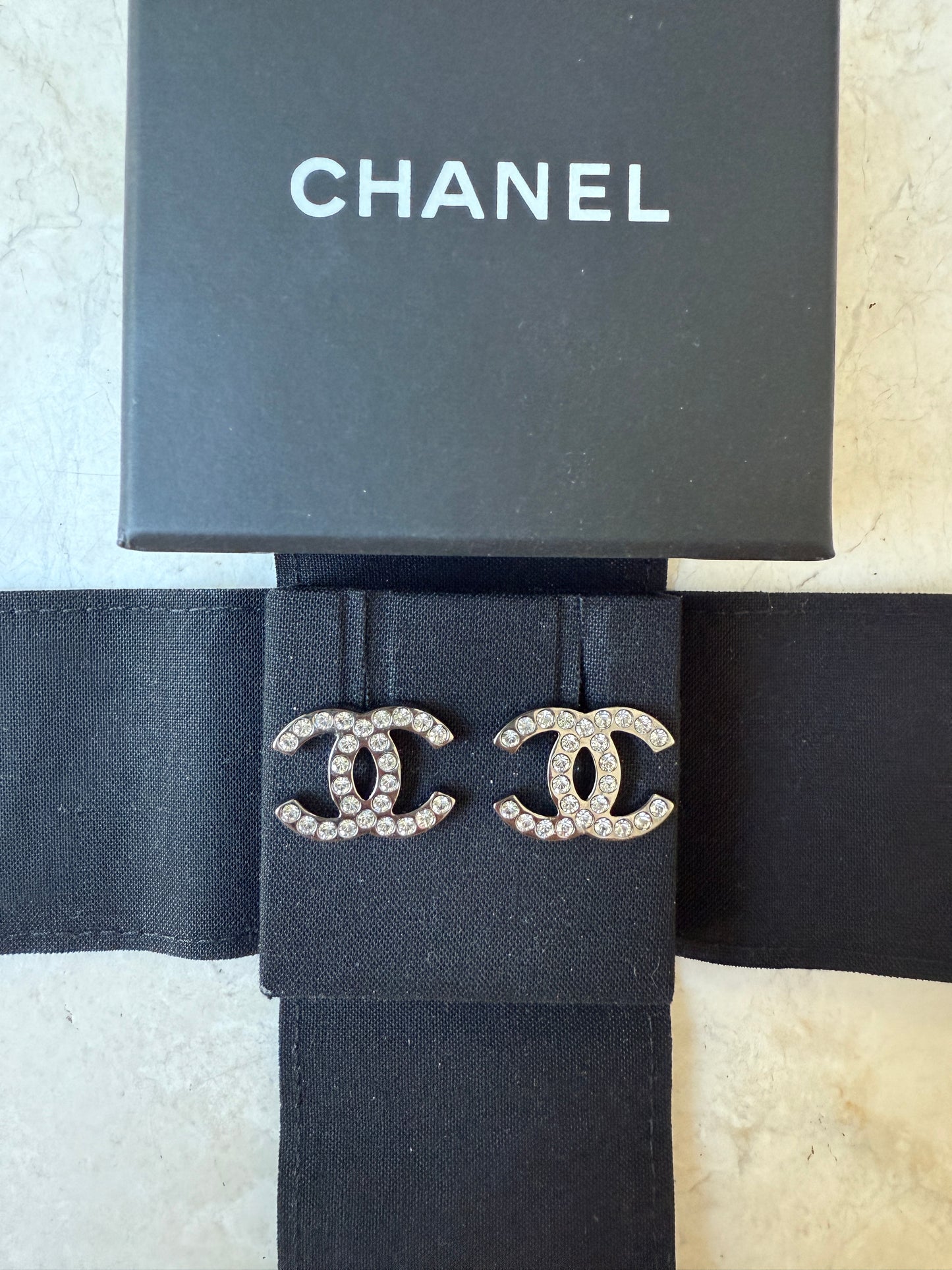 2017K CHANEL CLASSIC DARK SILVER RUTHENIUM GUNMETAL CC LOGO EARRINGS WHITE CRYSTALS STUDS
