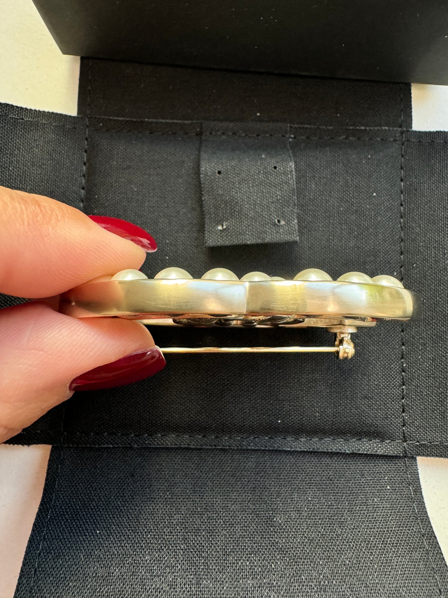 CHANEL 17V CLASSIC GOLD TONE LARGE BIG CC LOGO PEARL PEARLS BROOCH PIN