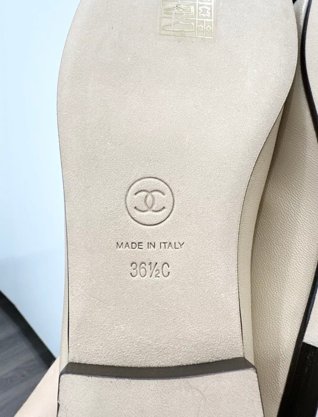 CHANEL CC LOGO BEIGE & BLACK LEATHER BALLET BALLERINA FLATS SHOES CLASSIC CAP TOE