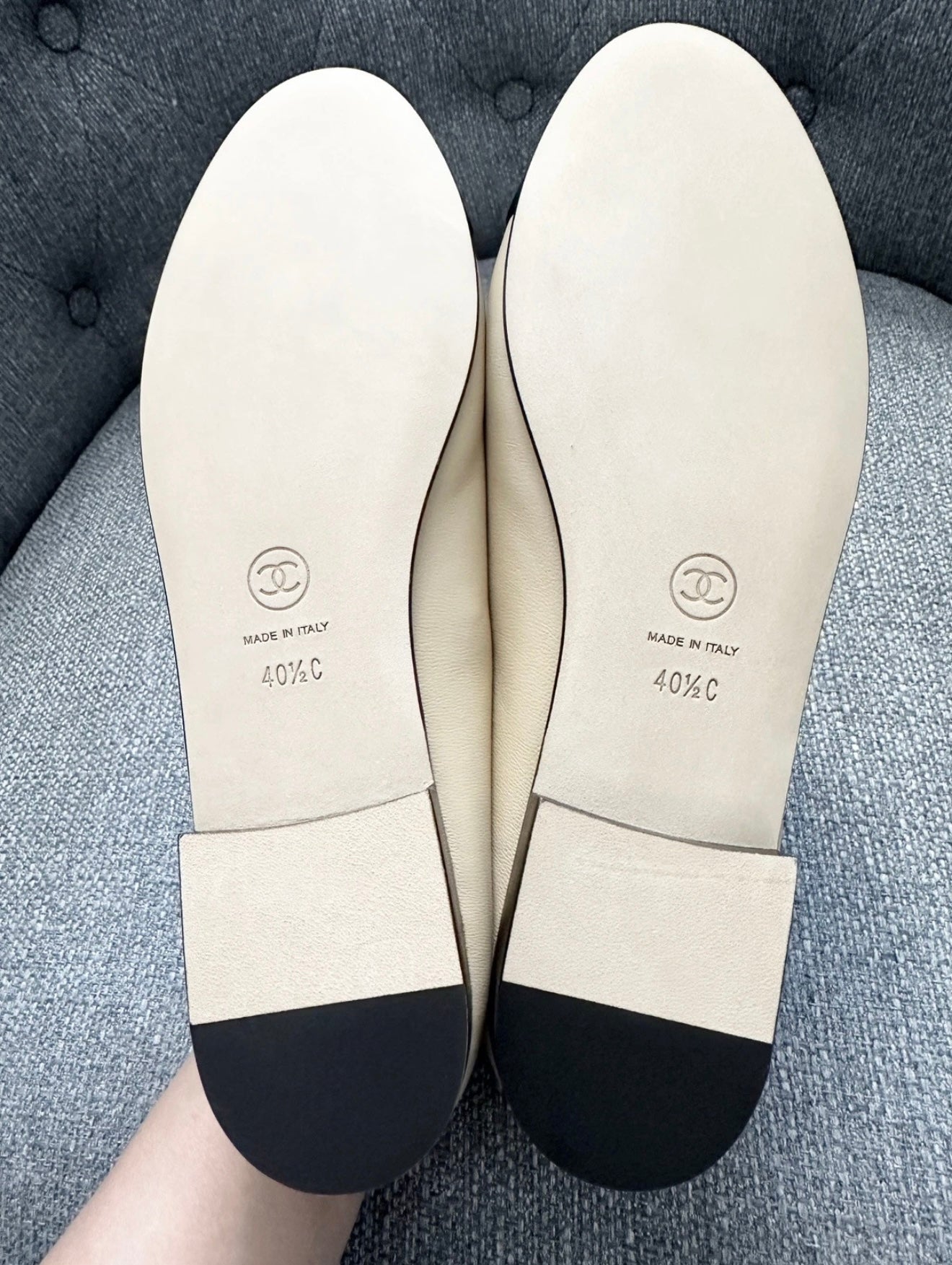 CHANEL CC LOGO BEIGE & BLACK LEATHER BALLET BALLERINA FLATS SHOES CLASSIC CAP TOE