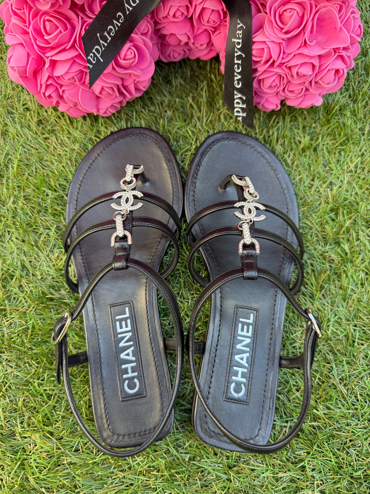 CHANEL 2023 BLACK LEATHER WITH CRYSTALS CC LOGO THONG SANDALS FLATS