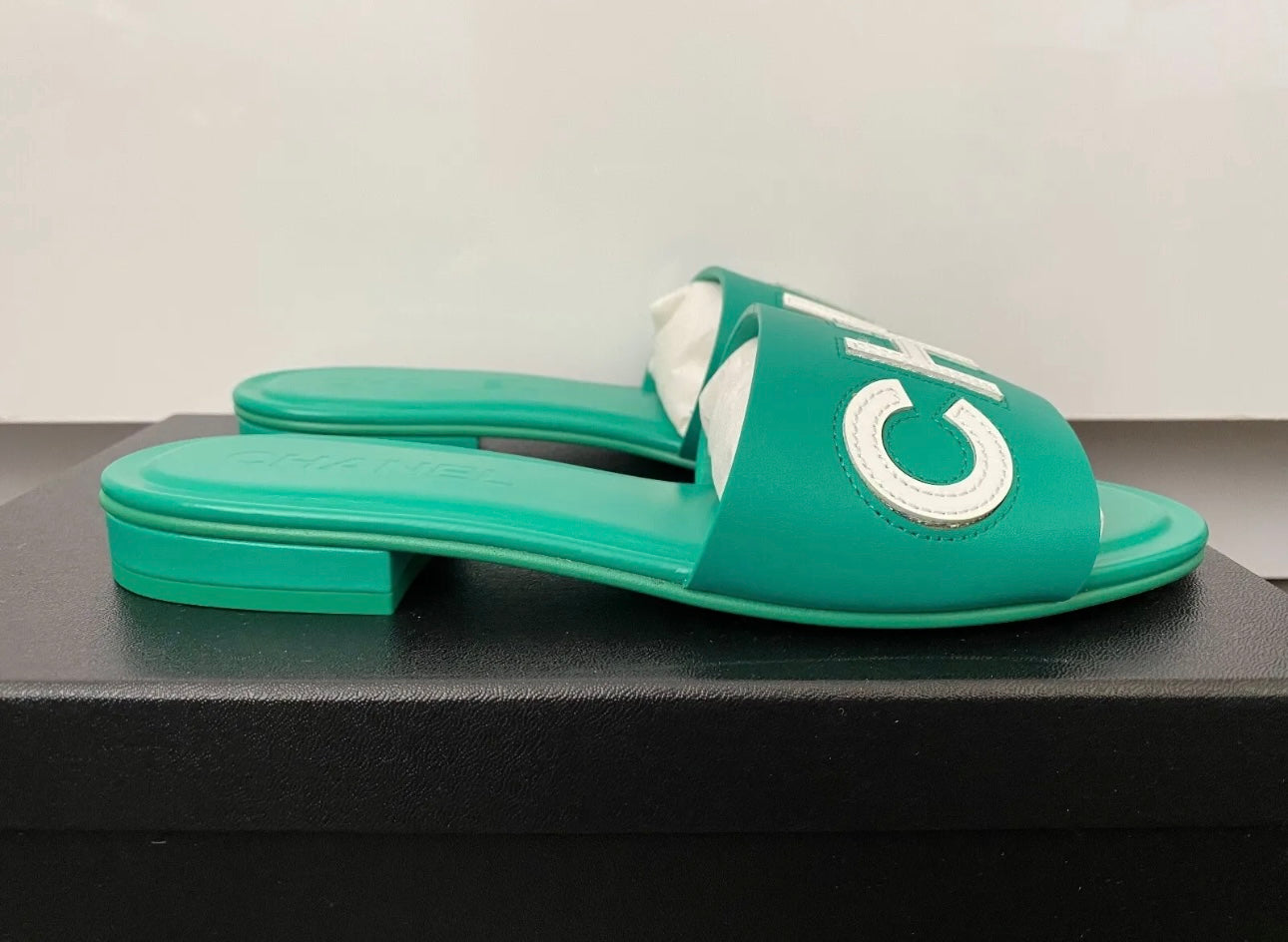 CHANEL CHA NEL LOGO GREEN LEATHER FLAT SHOES SLIDES MULES