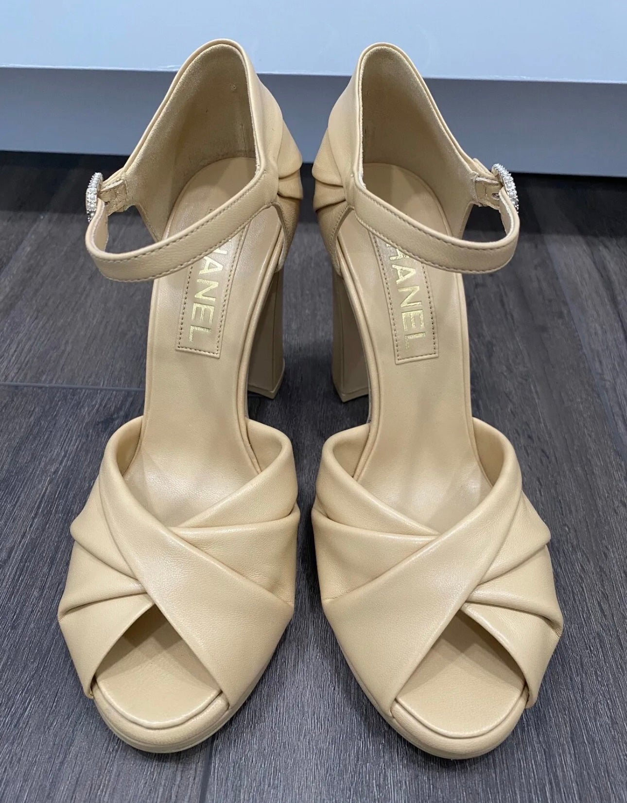 CHANEL BEIGE LEATHER PEARL CC LOGO HEELS SANDALS SHOES