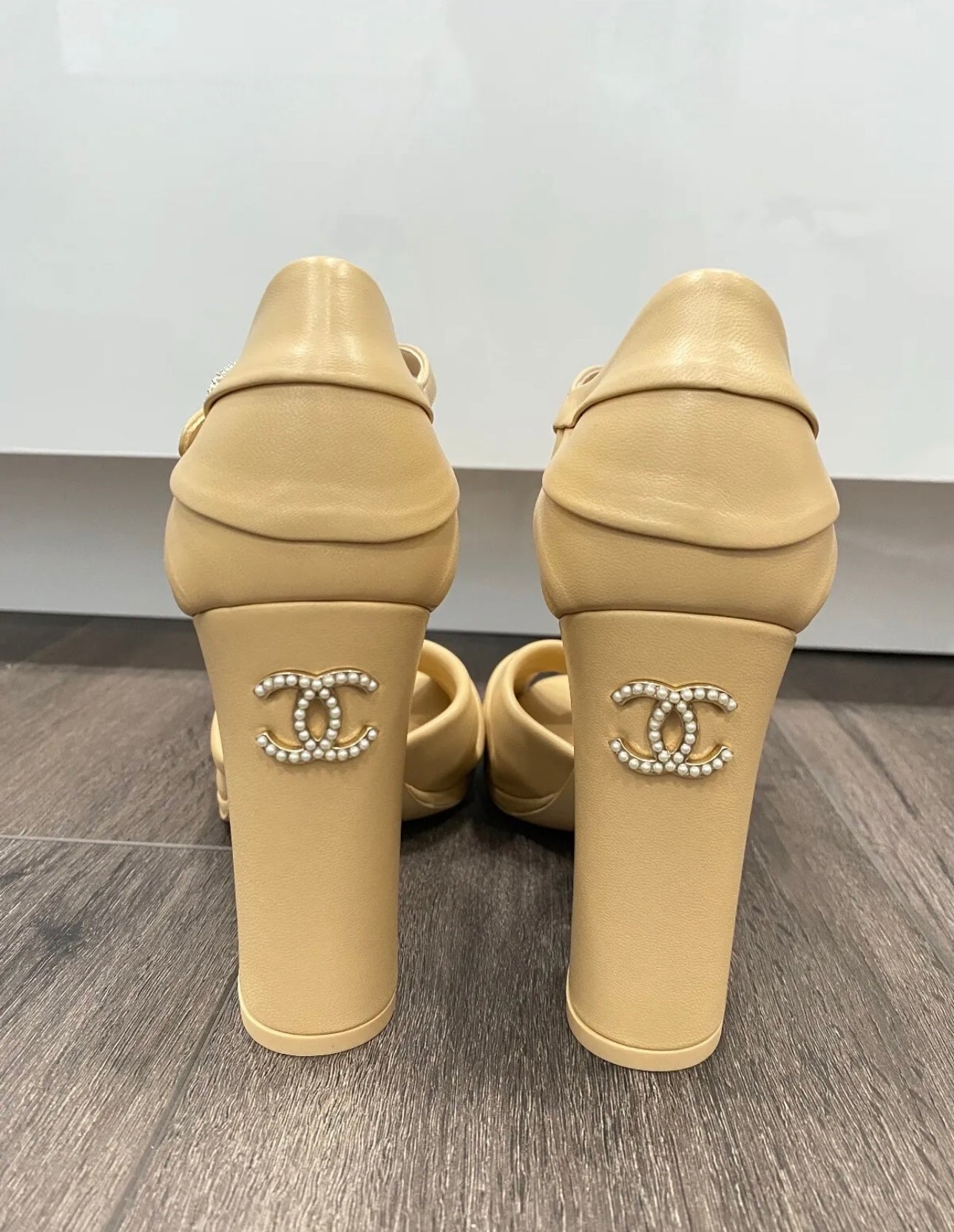 CHANEL BEIGE LEATHER PEARL CC LOGO HEELS SANDALS SHOES