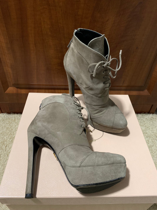 Prada 135mm Gray Taupe Platform Suede Lace Up Bambu Zip Ankle Booties Boots