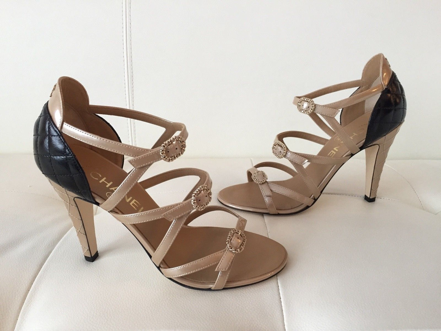 $1K CHANEL BEIGE BLACK LEATHER STRAPPY BUCKLE SANDAL SANDALS HEELS SHOES