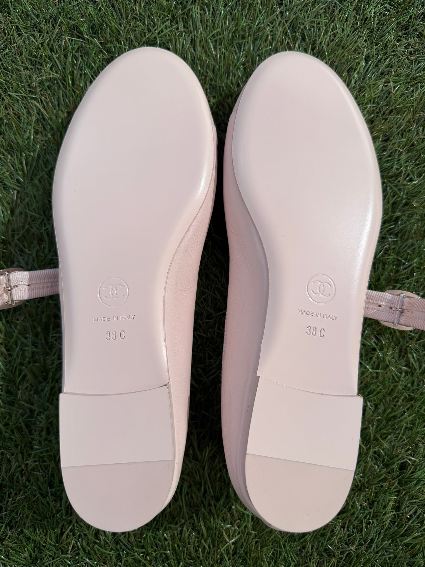 CHANEL CC LOGO LIGHT PINK LEATHER CAP TOE MARYJANE BALLET FLATS SHOES GOLD BUCKLE
