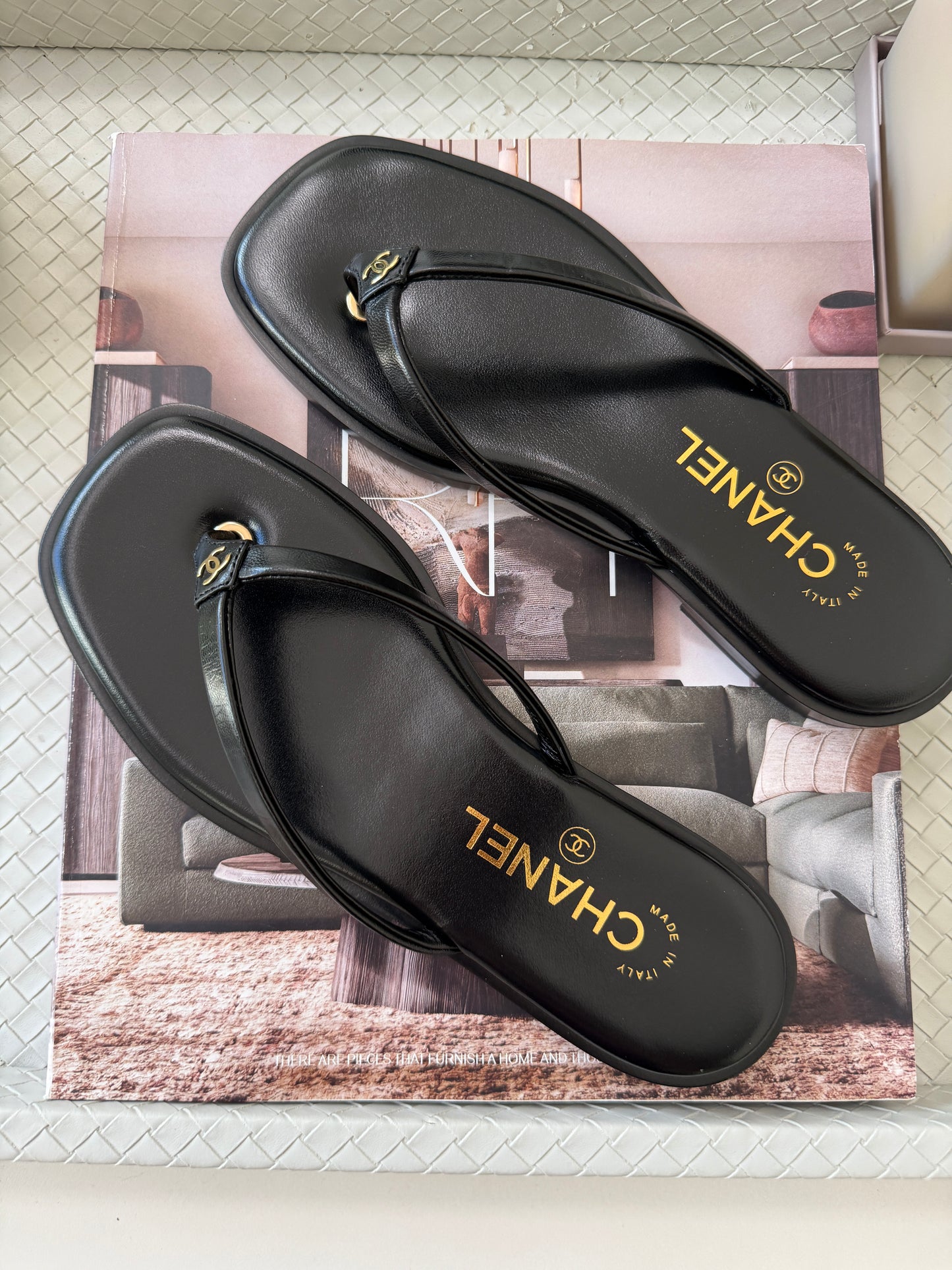 Chanel 2026 MÉTIERS D’ART Black Leather Gold CC Logo Flip Flops Slides Flat Sandals Thongs