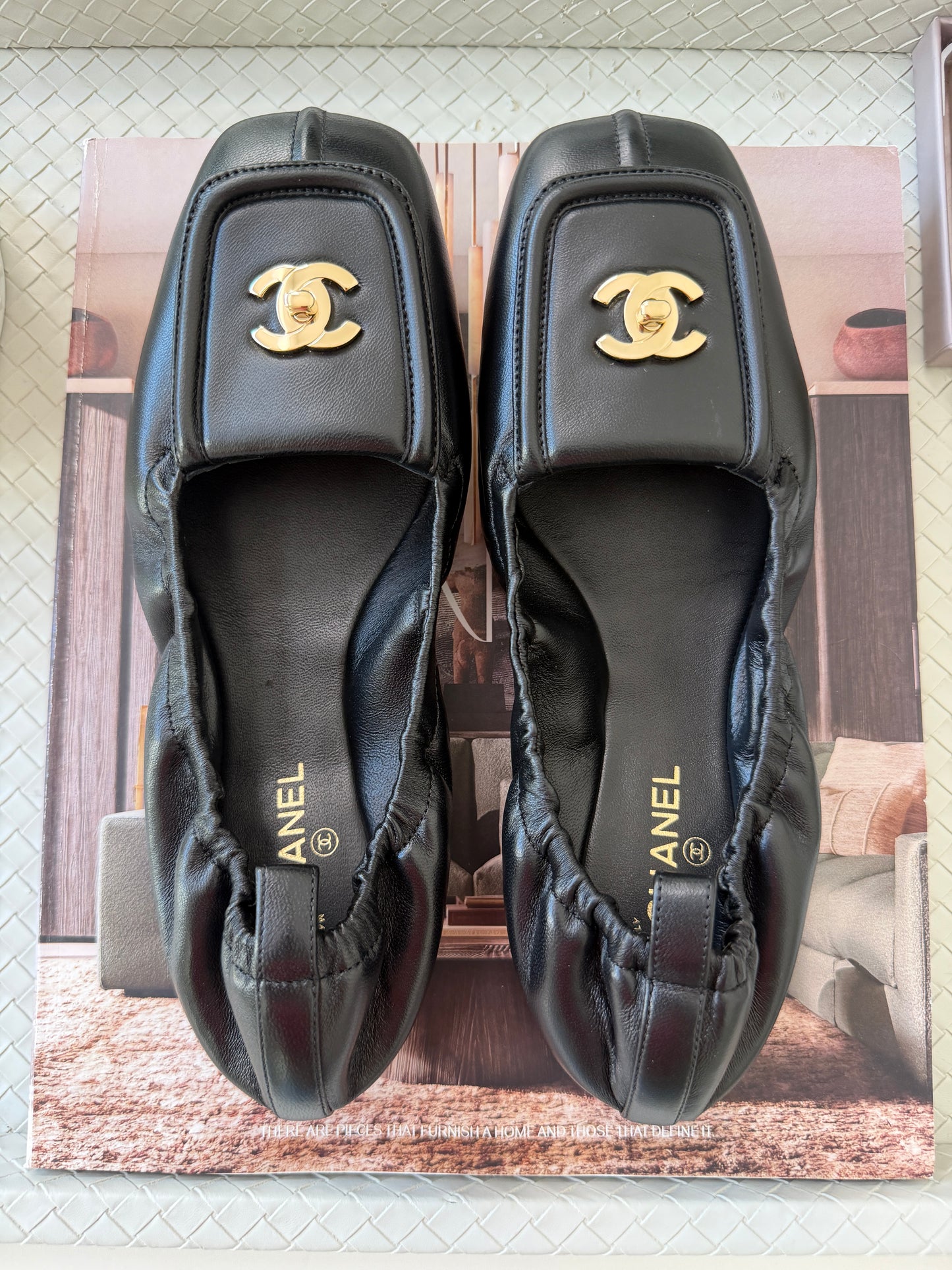 Chanel SS 26 Blazy Black Lambskin Square Toe CC Logo Turn-lock Crunchy Ballet Flats