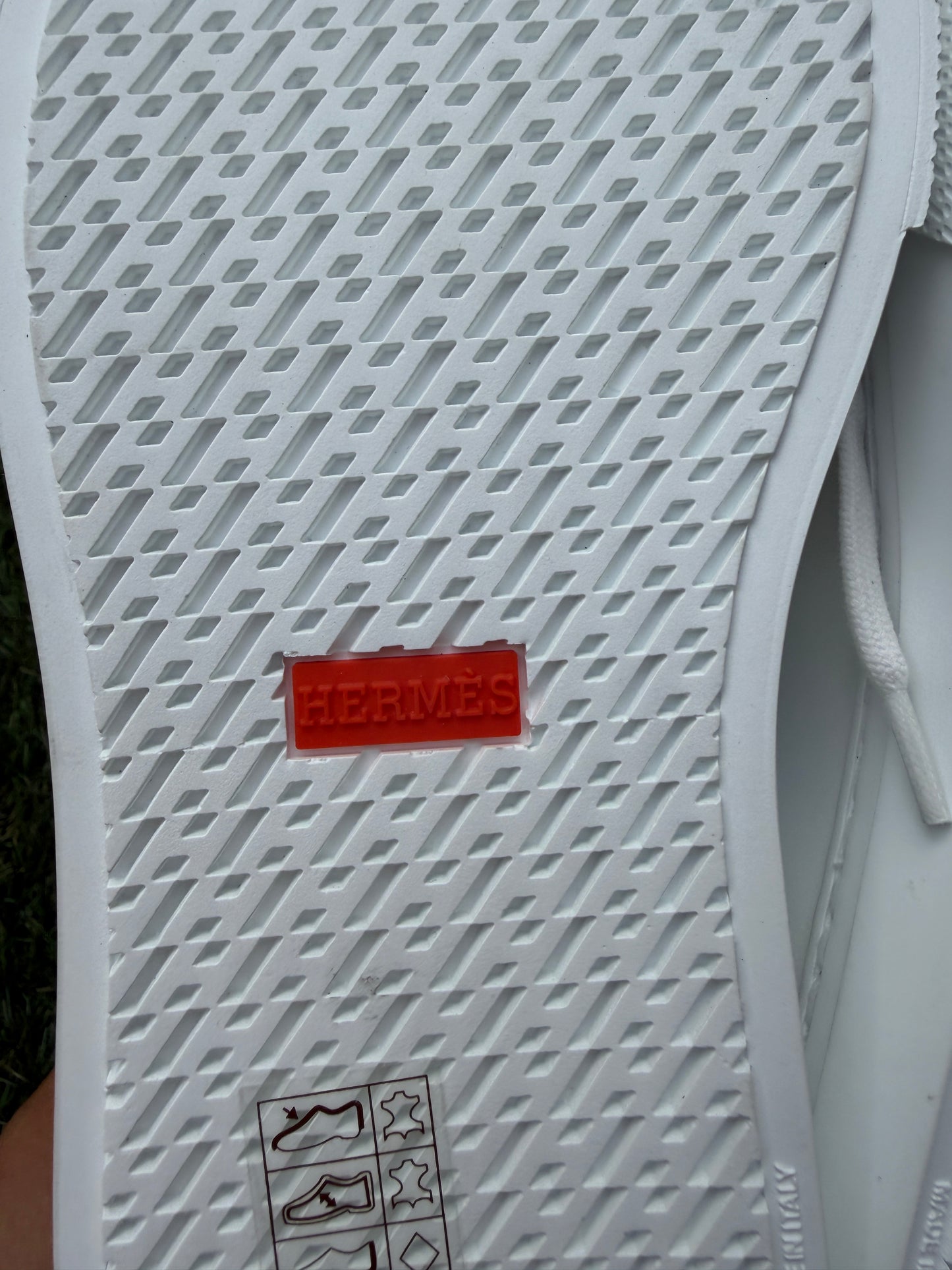 $1.7K HERMES KELLY BUCKLE DAY WHITE BLANC LEATHER WITH ROSE GOLD HW SNEAKERS