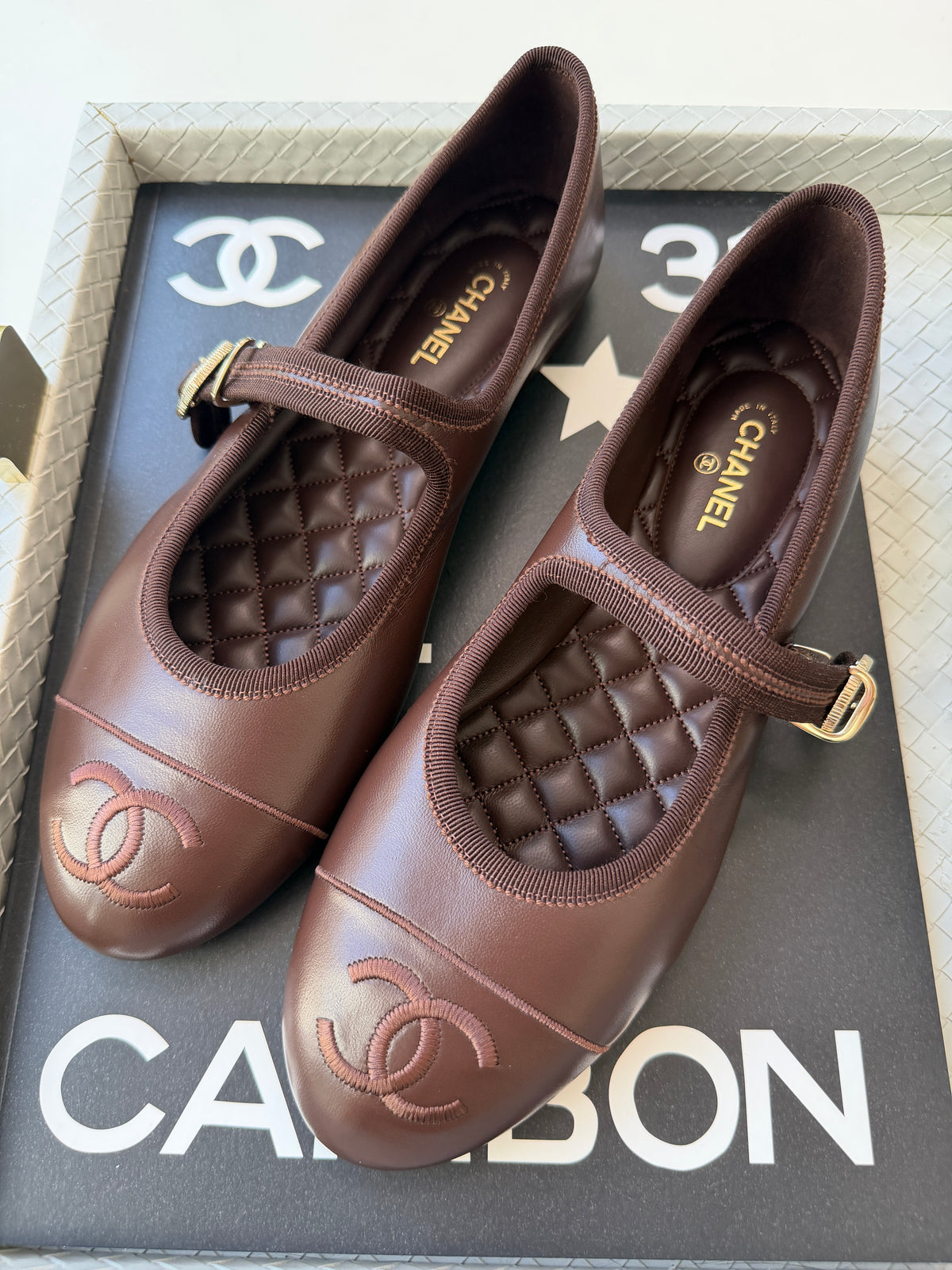 CHANEL CC LOGO BROWN MARRON FONCE LEATHER MARYJANE BALLET FLATS SHOES GHW