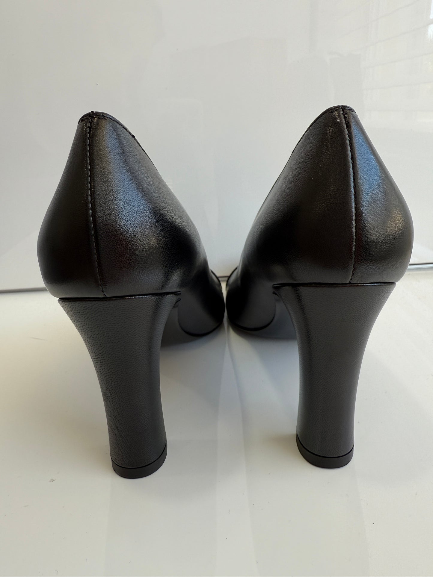 CHANEL CLASSIC CC LOGO GROSGRAIN CAP TOE BLACK LAMBSKIN LEATHER HEELS PUPMS