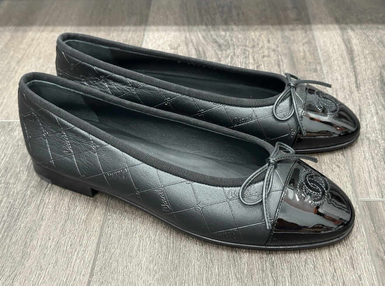 CHANEL CC LOGO STAMPED EMBOSSED BLACK LEATHER PATENT CAP TOE BALLET BALLERINA FLATS SHOES