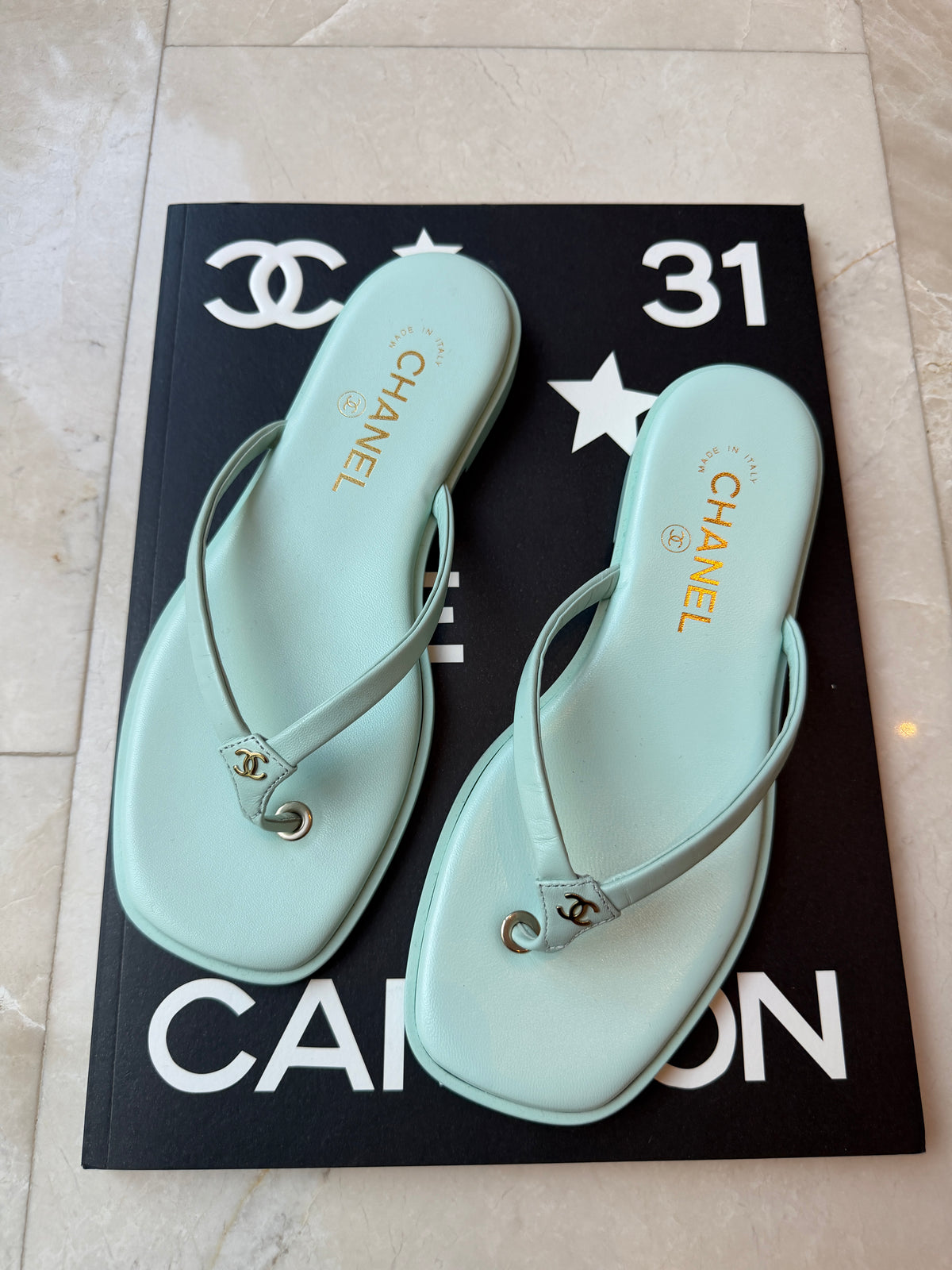 Chanel 2026 MÉTIERS D’ART Turquoise Leather Gold CC Logo Flip Flops Slides Flat Sandals Thongs