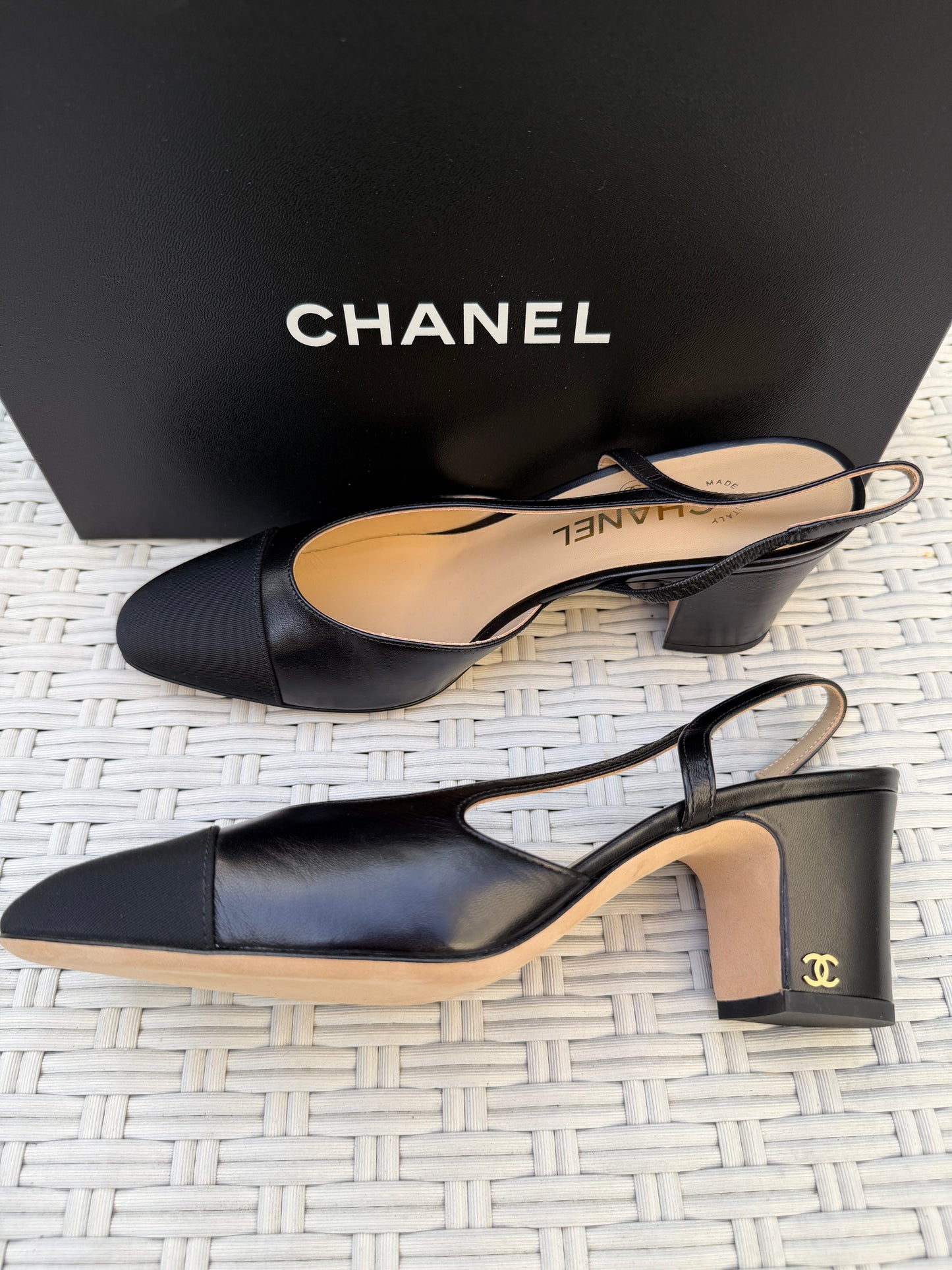 CHANEL CLASSIC CC LOGO BLACK LEATHER SLINGBACK LOW HEELS SLINGBACKS CAP TOE