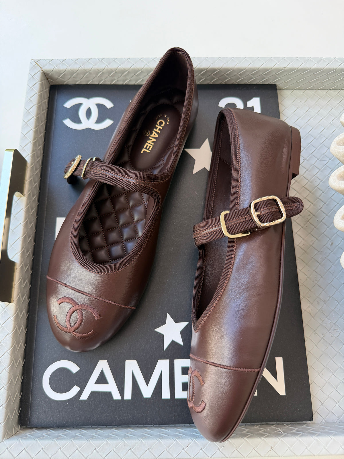 CHANEL CC LOGO BROWN MARRON FONCE LEATHER MARYJANE BALLET FLATS SHOES GHW