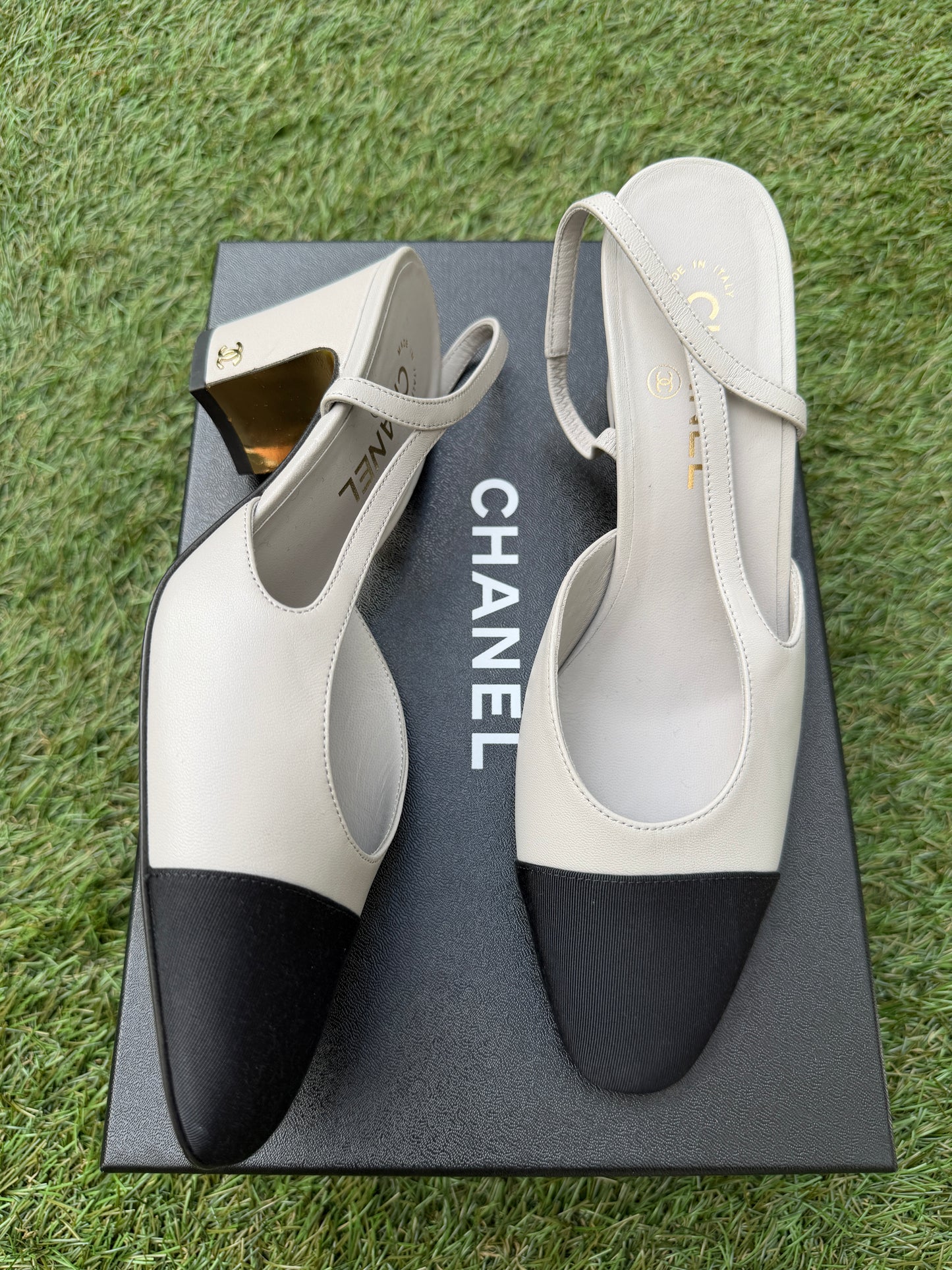 CHANEL CLASSIC LOGO LIGHT GRAY LEATHER SLINGBACK LOW HEEL SLINGBACKS CAP TOE
