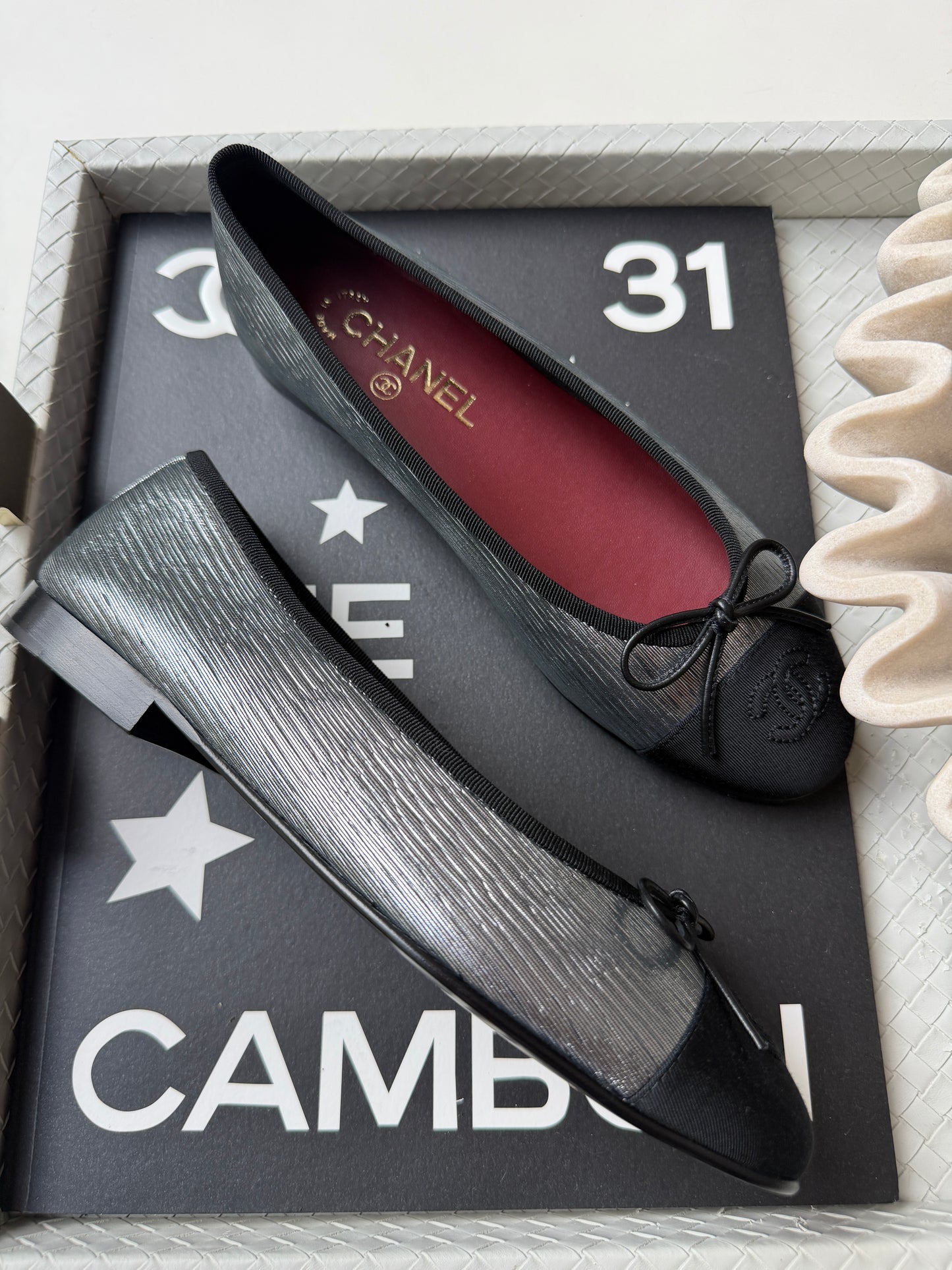 CHANEL SILVER BLACK GROSGRAIN CC LOGO CAP TOE 2026 BALLERINA BALLET FLATS