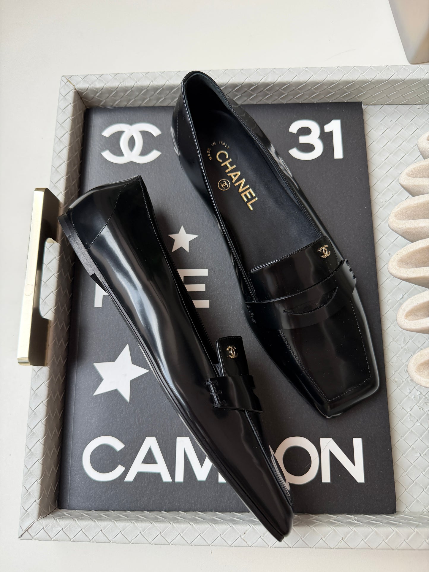 CHANEL F/W 2026 BLACK SHINY CALFSKIN LEATHER LOAFERS SQUARE TOE BLAZY FLATS