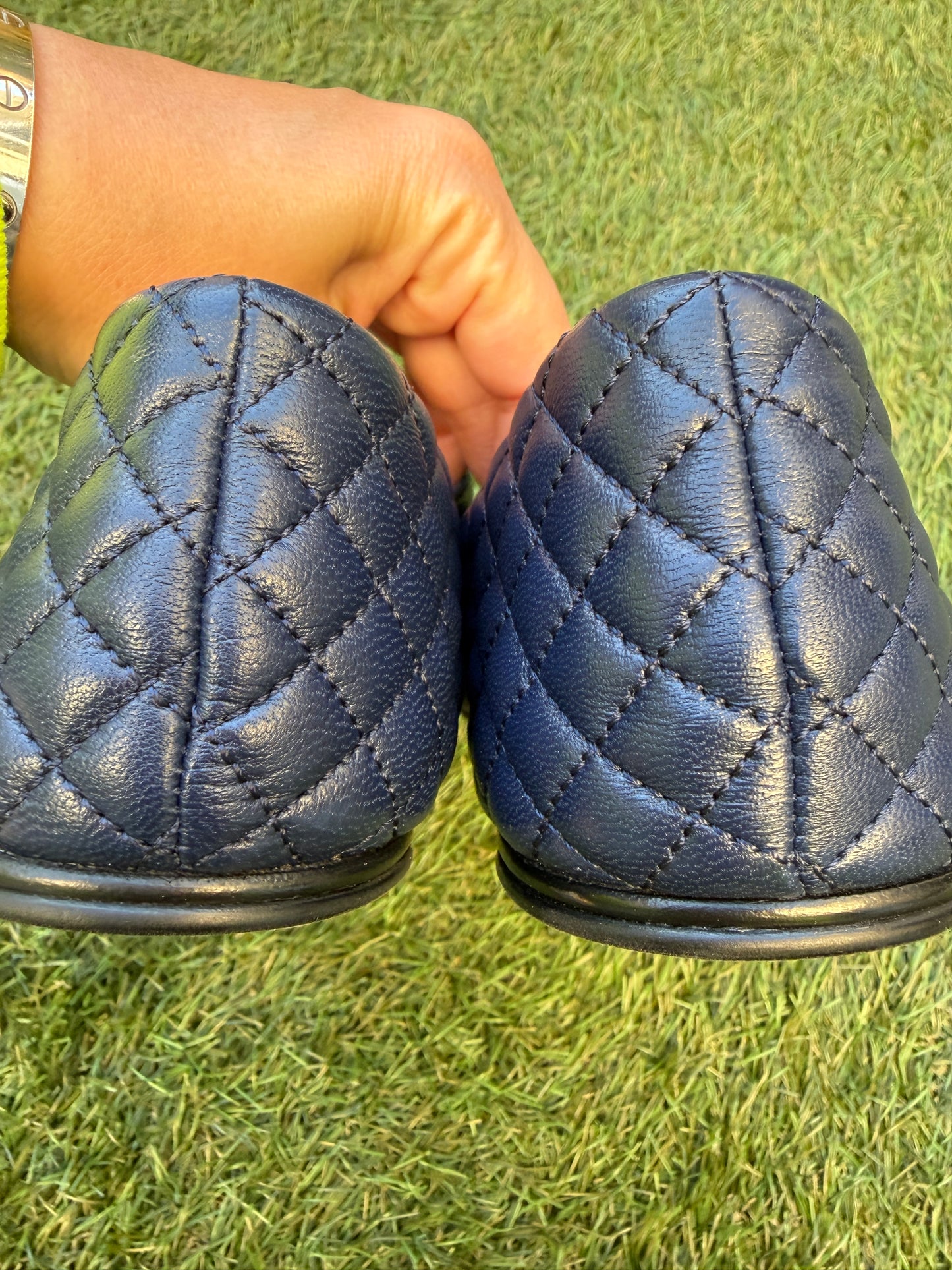2025 CHANEL CC LOGO BLUE NAVY LEATHER MARYJANE BALLET BALLERINA FLATS SHOES GOLD BUCKLE QUILTED BLACK CAP TOE