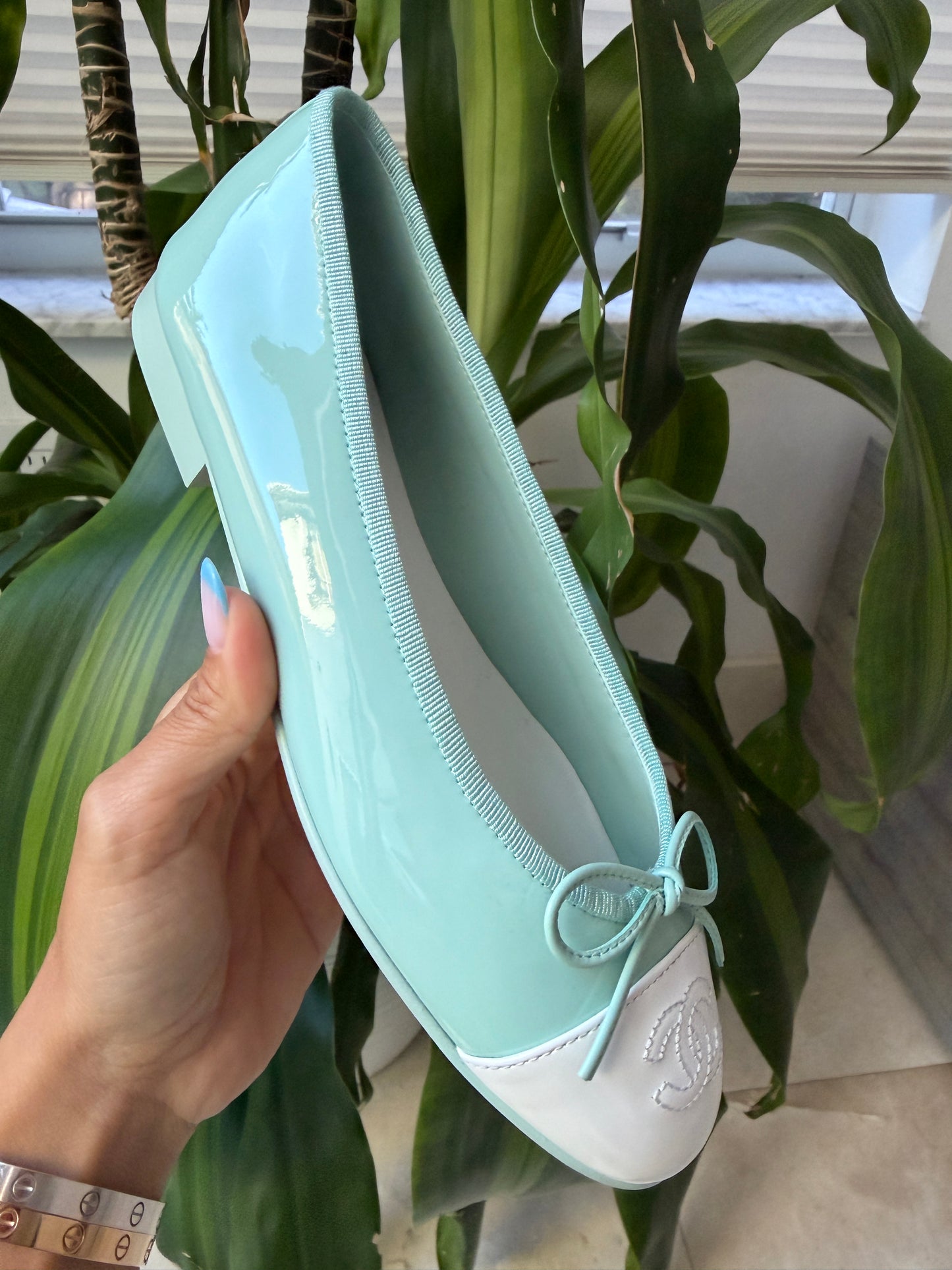 CHANEL MINTY TURQUOISE LIGHT GREEN PATENT LEATHER WHITE CC CAP TOE BALLET BALLERINA FLATS
