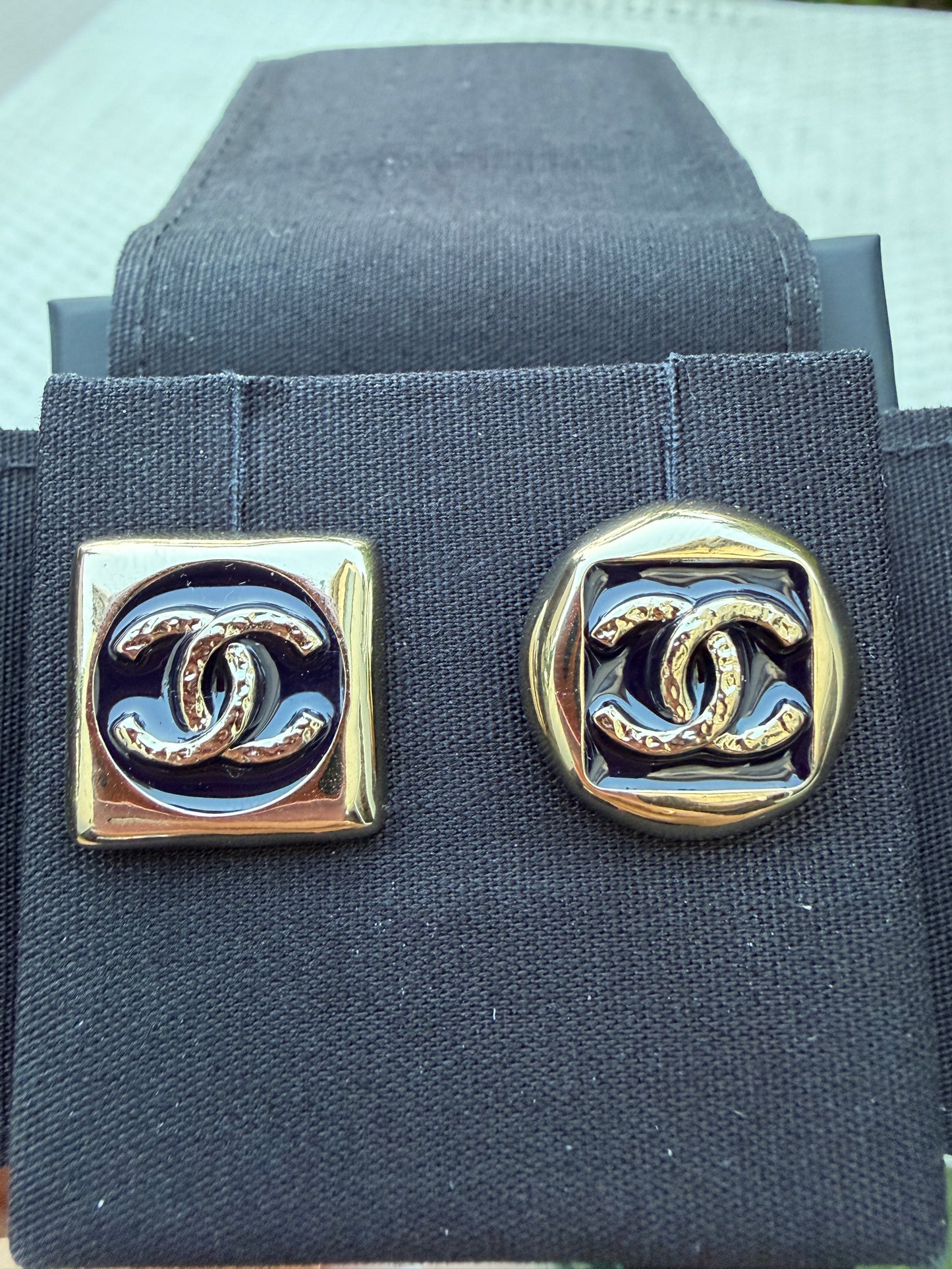 2026 C CHANEL RUNWAY SQUARE ROUND CC LOGO BLUE ENAMEL GOLD TONE EARRINGS STUDS