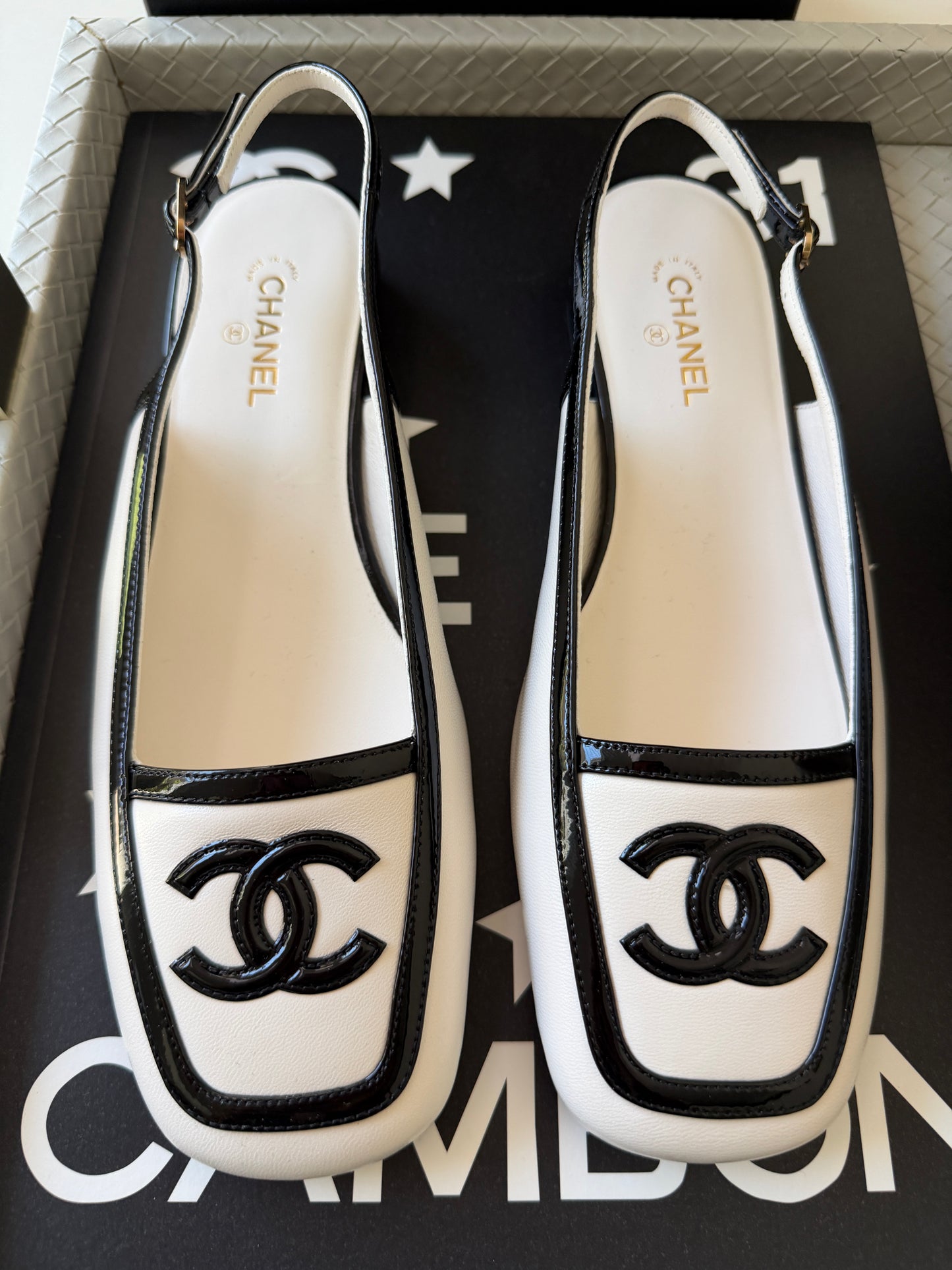 Chanel 26B White Black Blanc Noir Lambskin Patent Square Toe Bold CC Logo Slingback Flats Sling