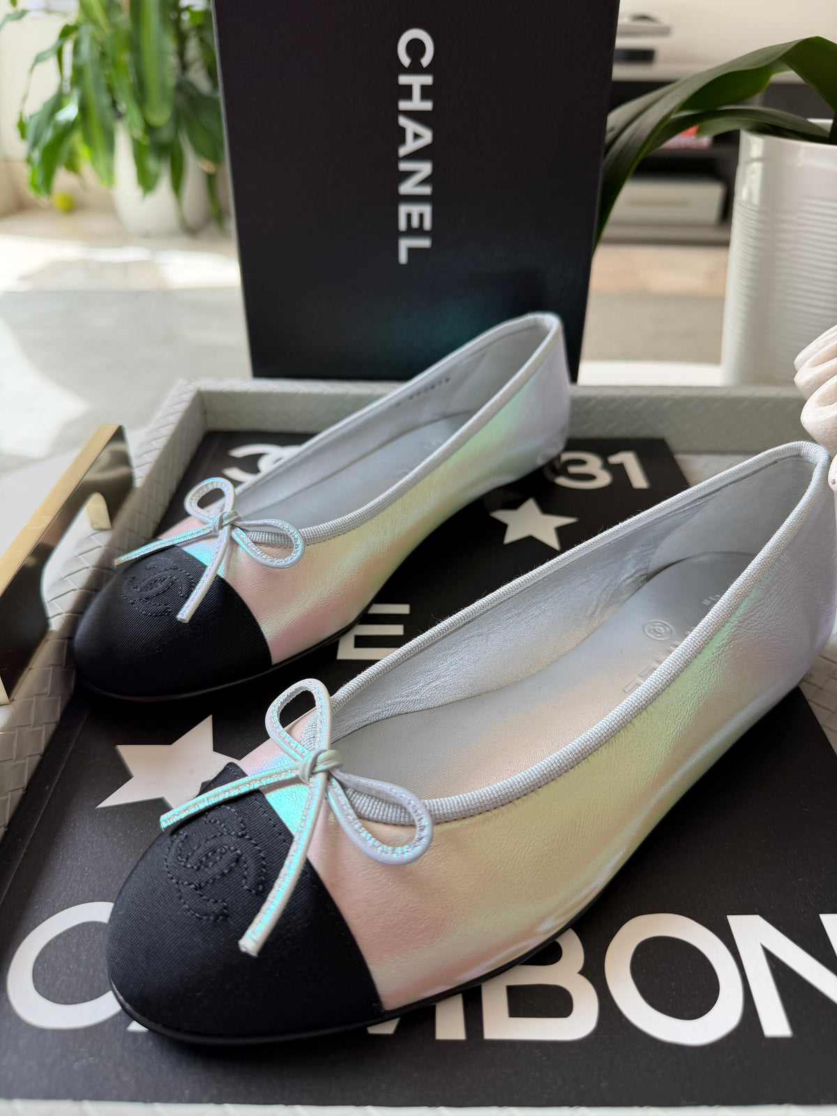 Chanel 26K Pearl White Silver Iridescent Black Cap Toe Ballet Ballerina Flats