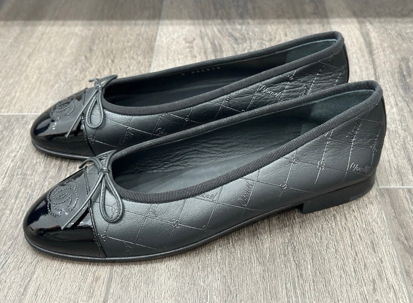 CHANEL CC LOGO STAMPED EMBOSSED BLACK LEATHER PATENT CAP TOE BALLET BALLERINA FLATS SHOES