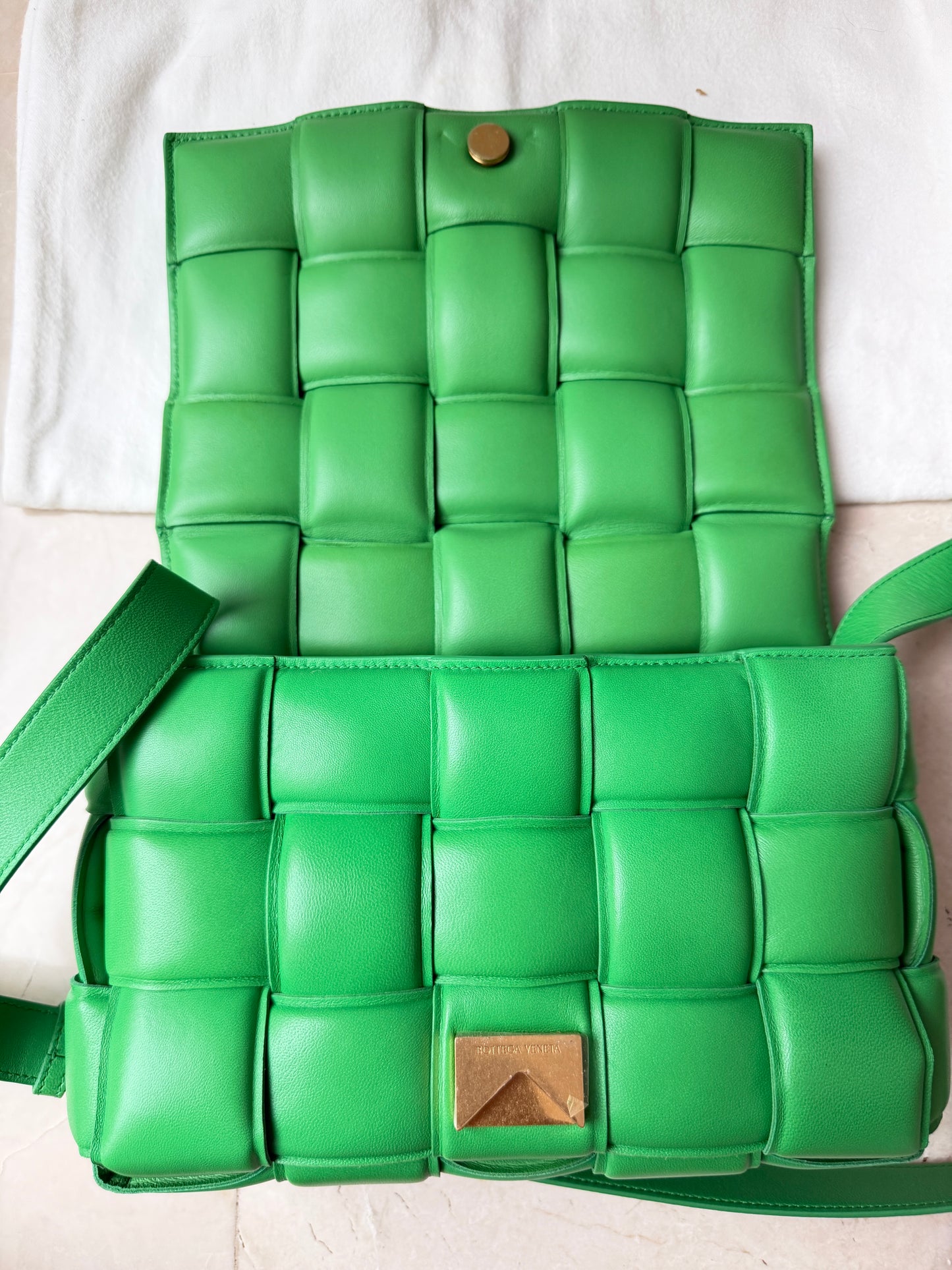 BOTTEGA VENETA PARAKEET GRASS GREEN INTRECCIATO PADDED CASSETTE BAG CROSSBODY HANDBAG