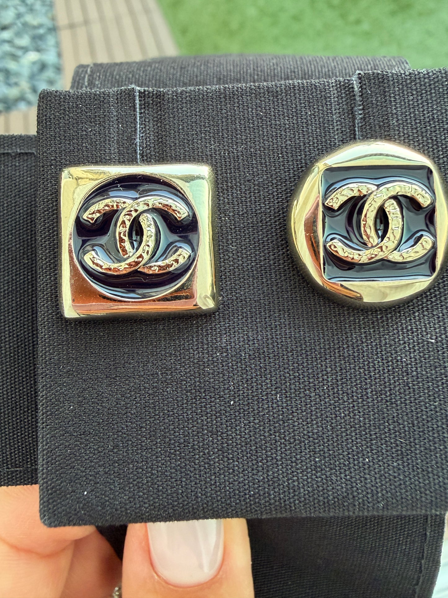 2026 C CHANEL RUNWAY SQUARE ROUND CC LOGO BLUE ENAMEL GOLD TONE EARRINGS STUDS