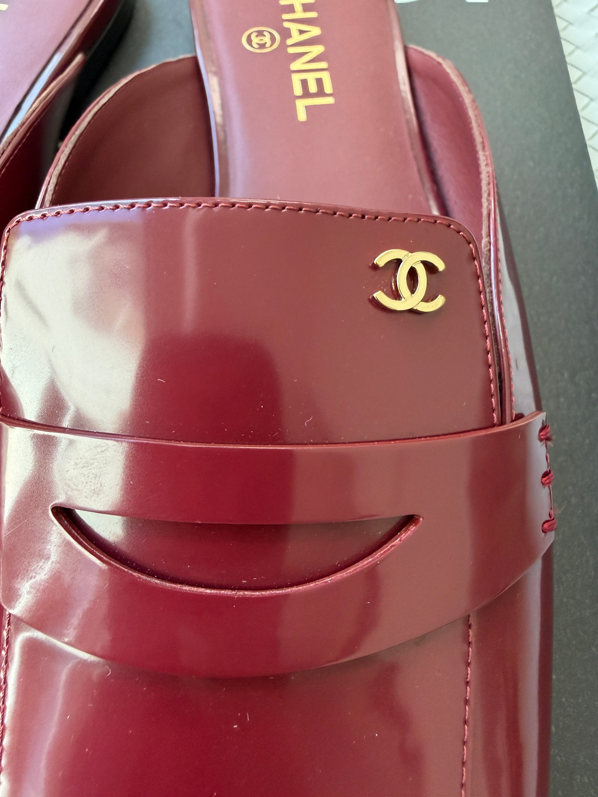 CHANEL F/W 2026 BURGUNDY SHINY CALFSKIN LEATHER MULE LOAFERS  SQUARE TOE BLAZY MULES SLIDES
