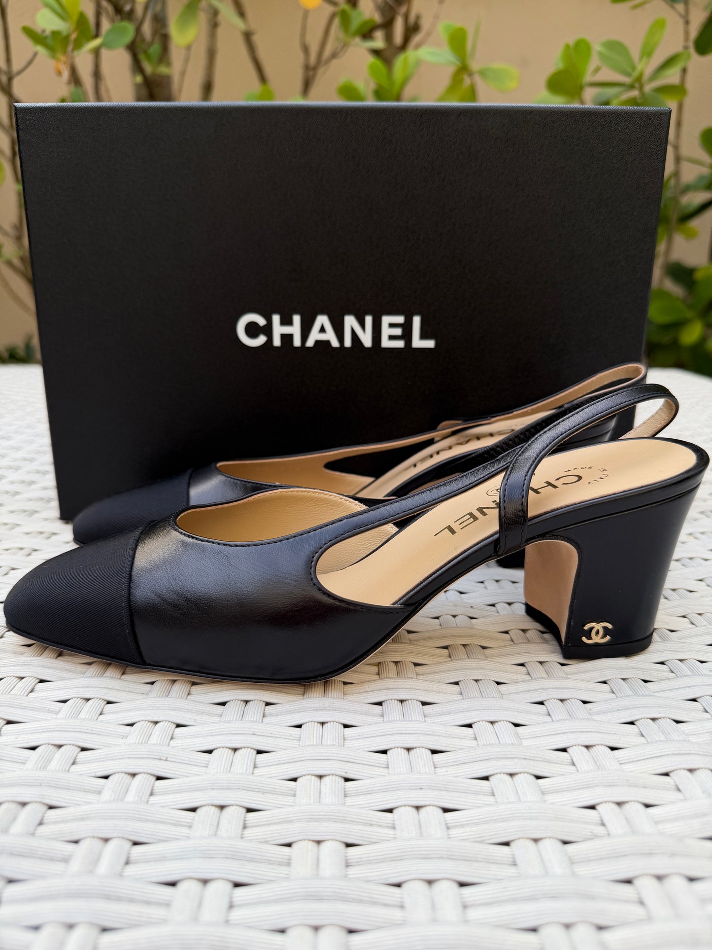 CHANEL CLASSIC CC LOGO BLACK LEATHER SLINGBACK LOW HEELS SLINGBACKS CAP TOE